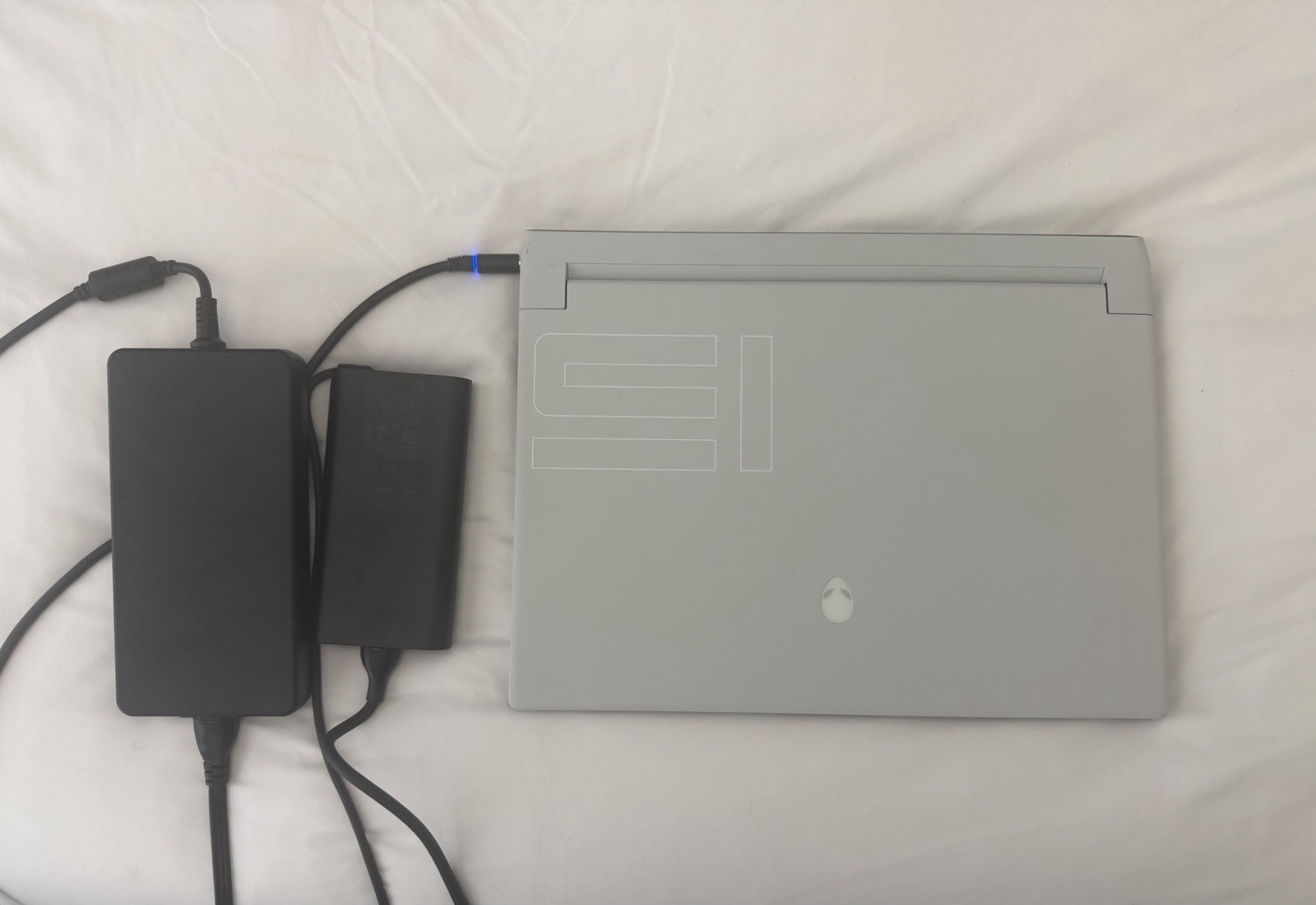 Alienware x15 R2 CTO – FHD – i7-12700H – 32GB RAM – RTX 3070Ti – 2TB SSD
