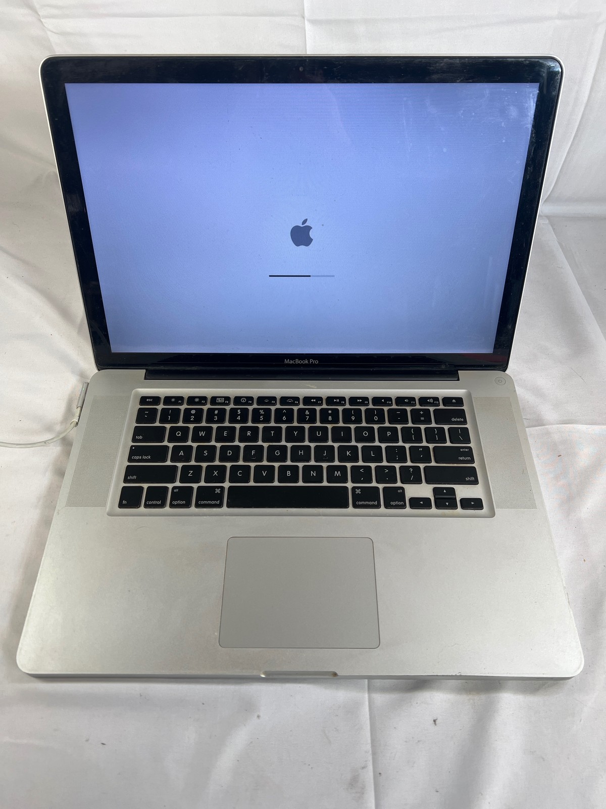 Apple MacBook Pro Mid 2009 2.53 GHz Core 2 Duo No Drive 15″ FOR PARTS/REPAIR