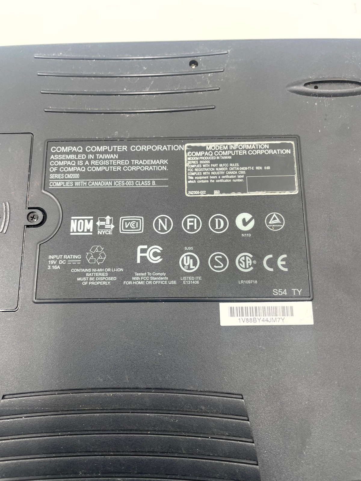 Vintage Compaq Presario CM2000 Laptop Black & Gray LCD Display USB and PS/2 Port