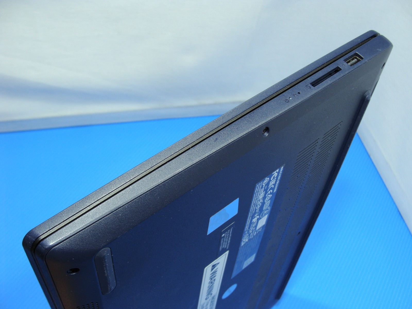 Lenovo IdeaPad 1 15AMN7 15.6″ FHD TOUCH Ryzen 5 7520U 2.8Ghz 8GB 256GB Win11Home