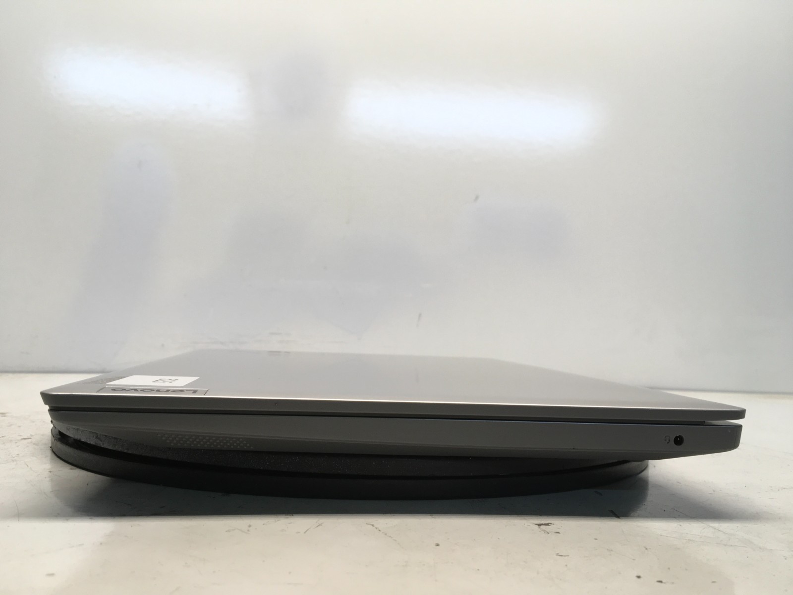 Lenovo IdeaPad Slim 1-14AST-05 AMD A6-9220E 1.6GHz 4 GB 64GB eMMC