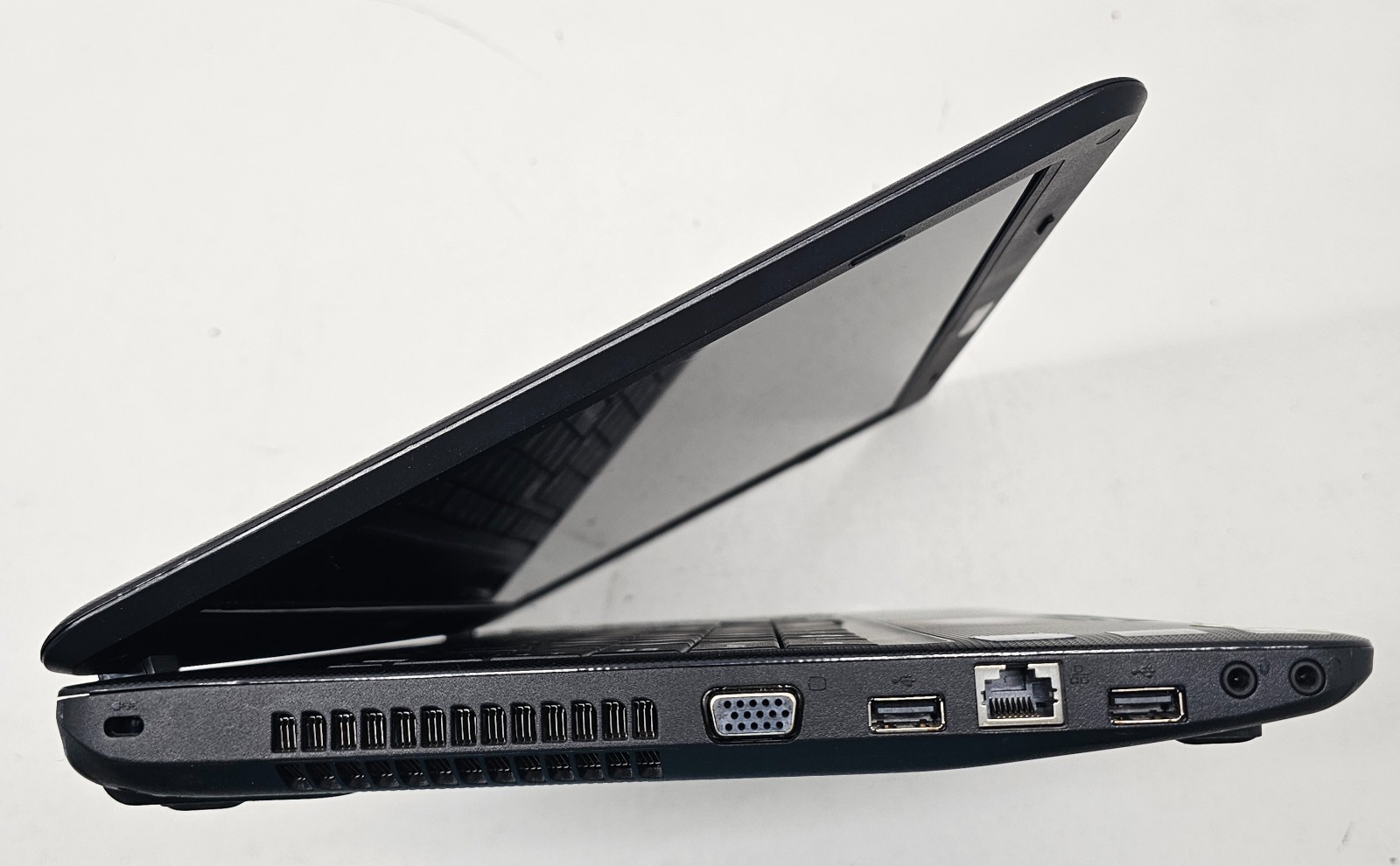 Toshiba Satellite C655-S5229 15.6″ Laptop Intel Core i3 4GB Ram NO HD/OS (FL)