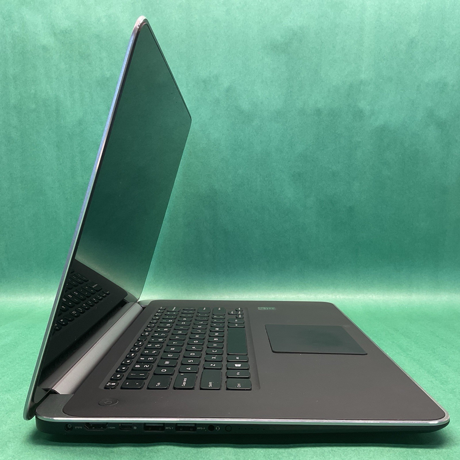Dell Precision M3800 – i7 – Powers On – NO HARD DRIVE- Untested