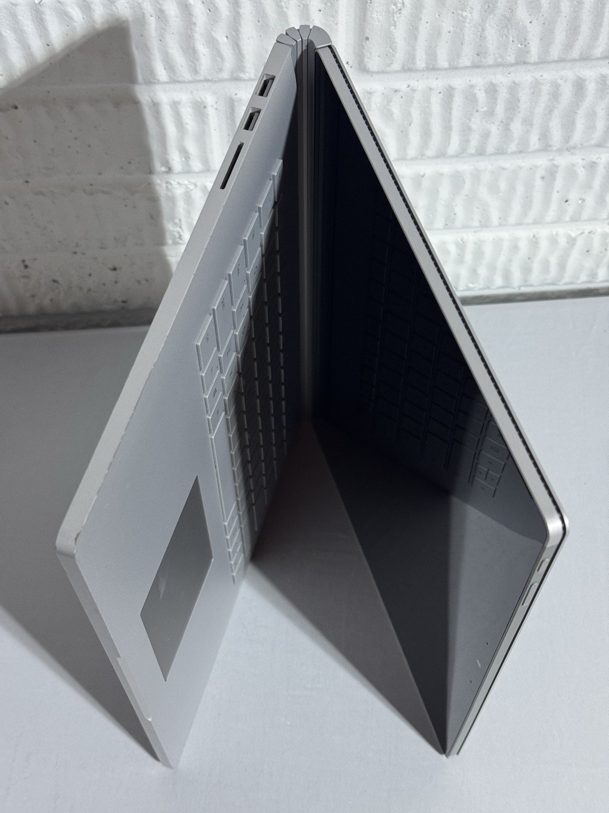 Microsoft Surface Book 3 1899 TOUCHSCREEN Intel i7 10th, 1tb, 32GB Laptop ONLY!