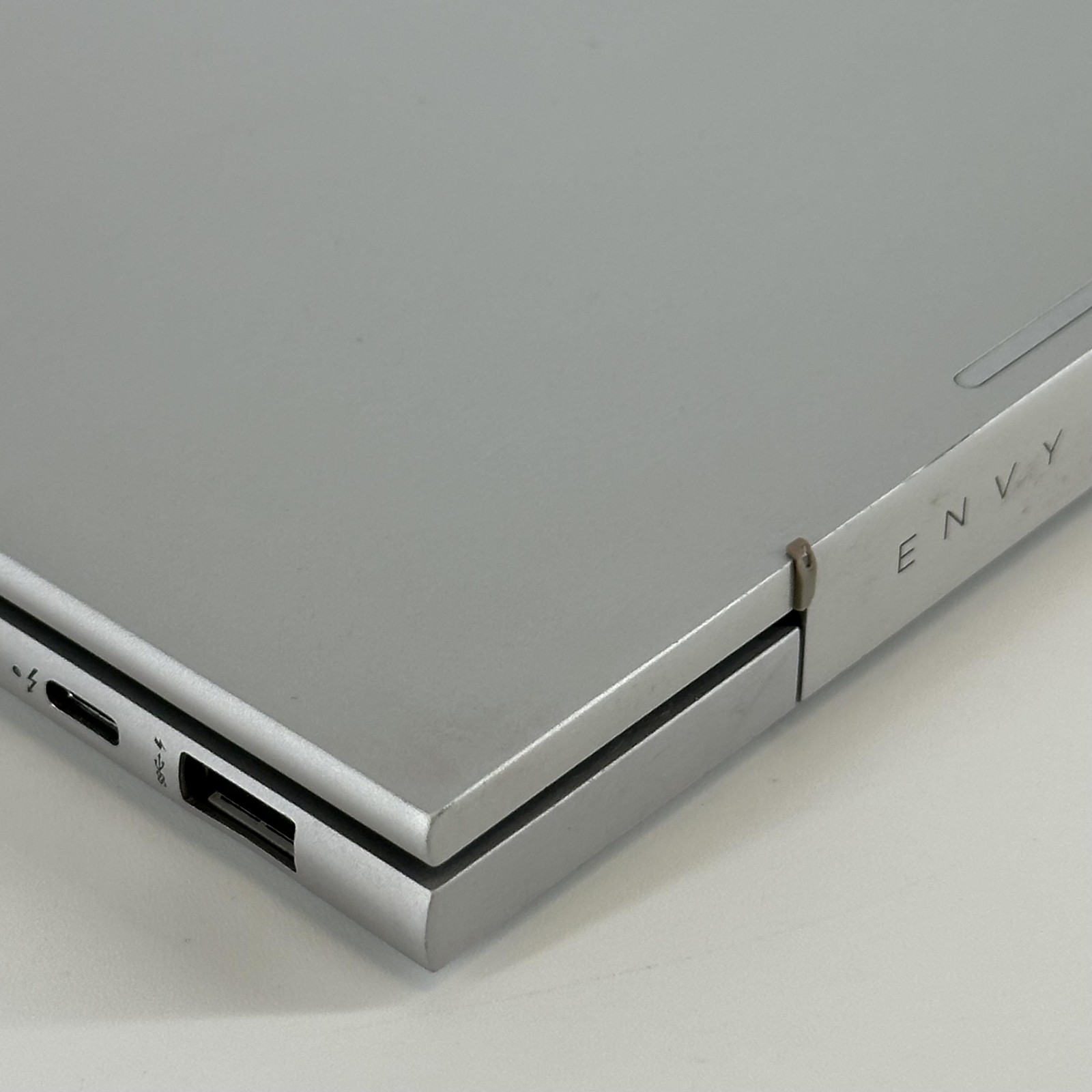 HP Envy 17 Silver FHD TOUCH 2.1 GHz i7-1260P 32GB RAM 1TB SSD Good