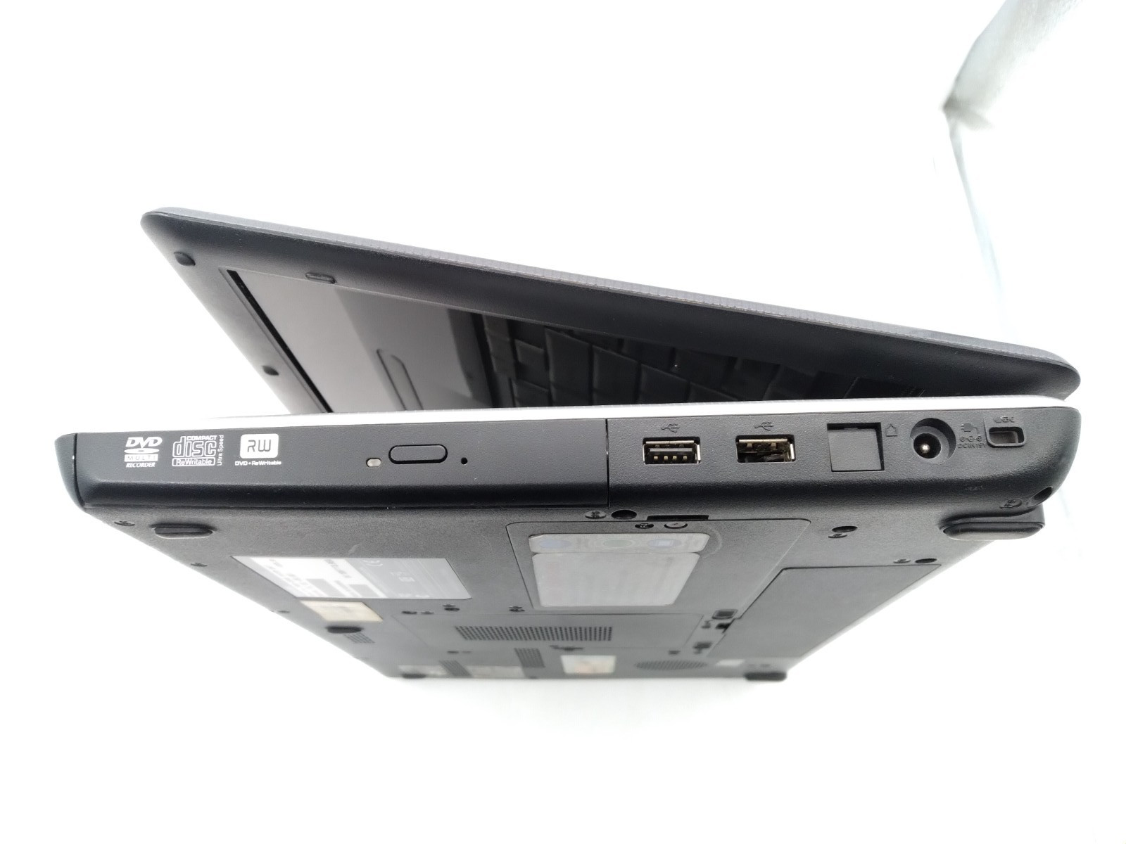 TOSHIBA Satellite L505D 15″ AMD Athlon M300 @ 2GHz 3GB RAM 320GB HDD Win 10 Pro