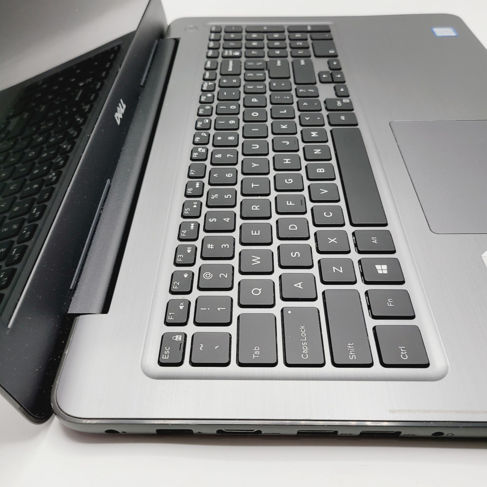 Dell Inspiron P66F Core i5-7th Gen No RAM No HDD 15.6″ – FOR PARTS