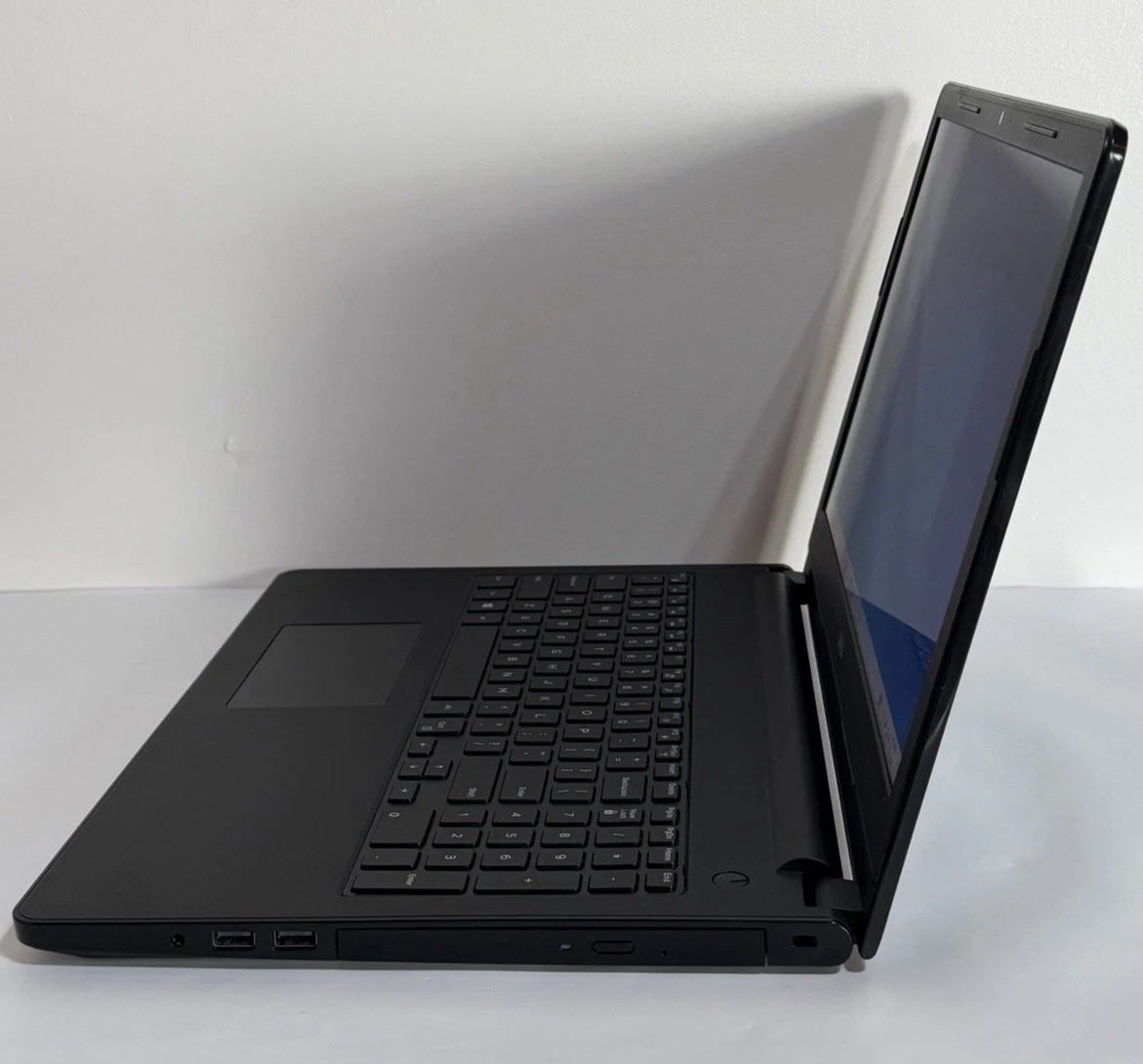 Dell Inspiron 15 3000 Series 15.6″ Intel i3-5015U 4GB RAM 1TB HDD Black