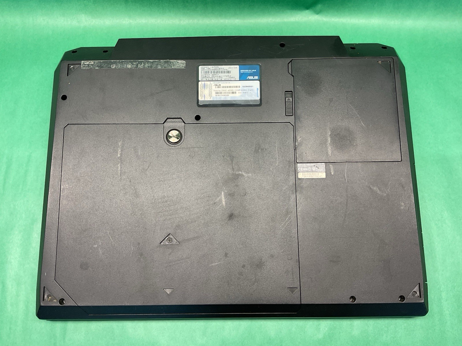 ASUS ROG G74SX 17.3″ Gaming Laptop – Powers On – NO HARD DRIVE- Untested