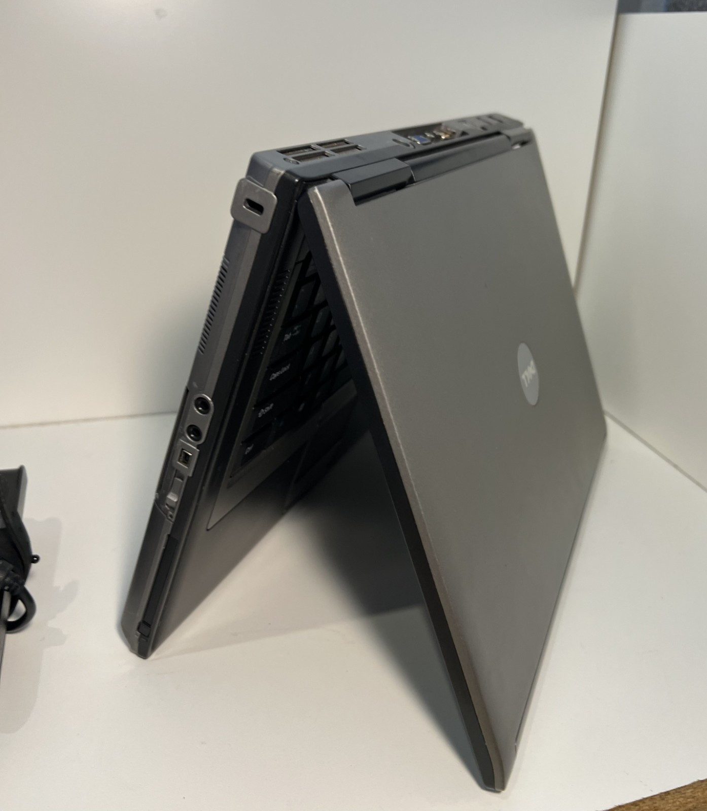 Dell Latitude D630 Core2 Duo T7500 2GB RAM 80 GB HDD Windows 10 AC adapter