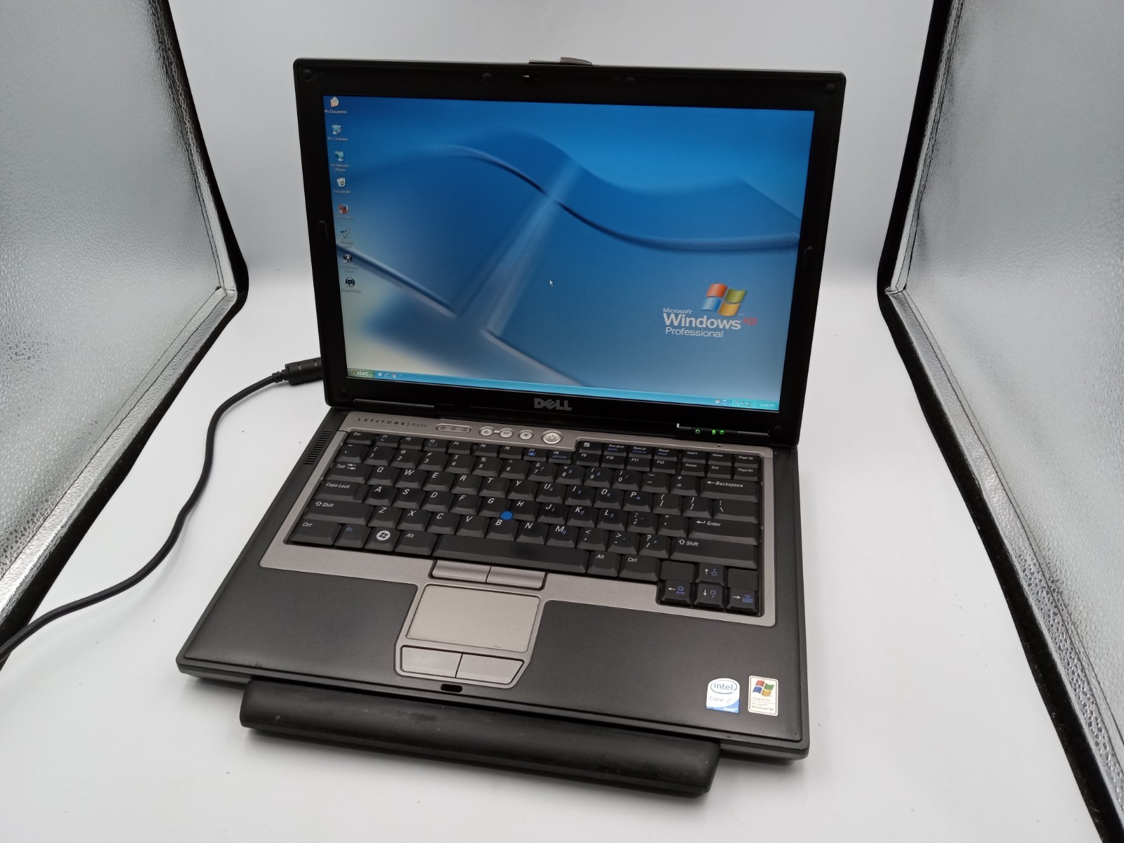 Dell Latitude D620 14″ Laptop Intel Core 2 Duo 2GB RAM 80GB XP RS232 *C-GRADE*