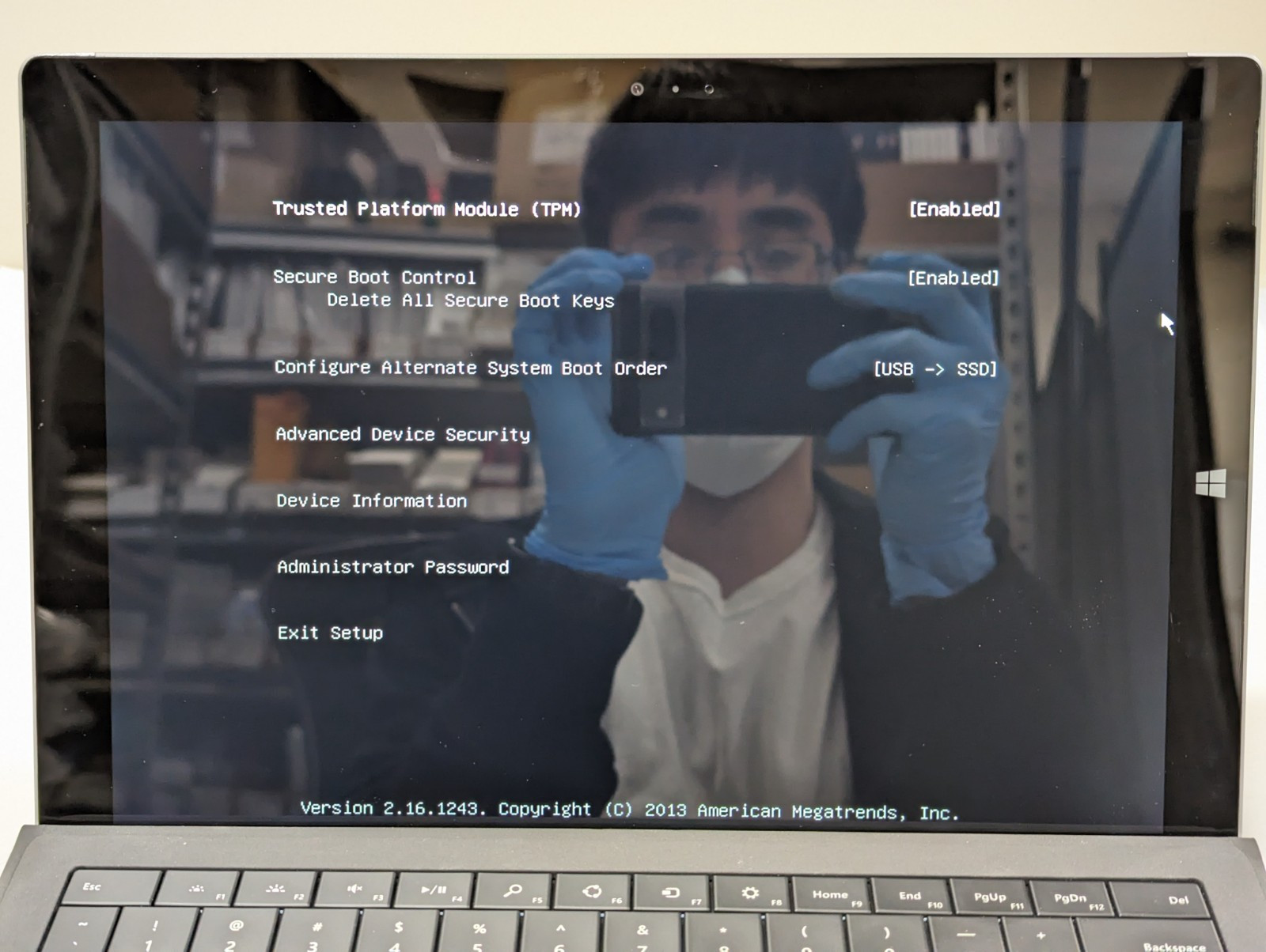 Microsoft Surface Pro (1st Gen) 10.6″ 9SR-00001 64GB Platinum Wi-Fi – Re – 3QHC