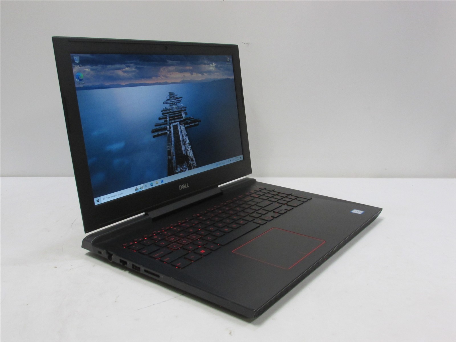 Dell Inspiron 7577 i7-7700HQ 2.8GHz 16GB RAM 256GB m.2 15.6″ Win10 Home COSM DMG