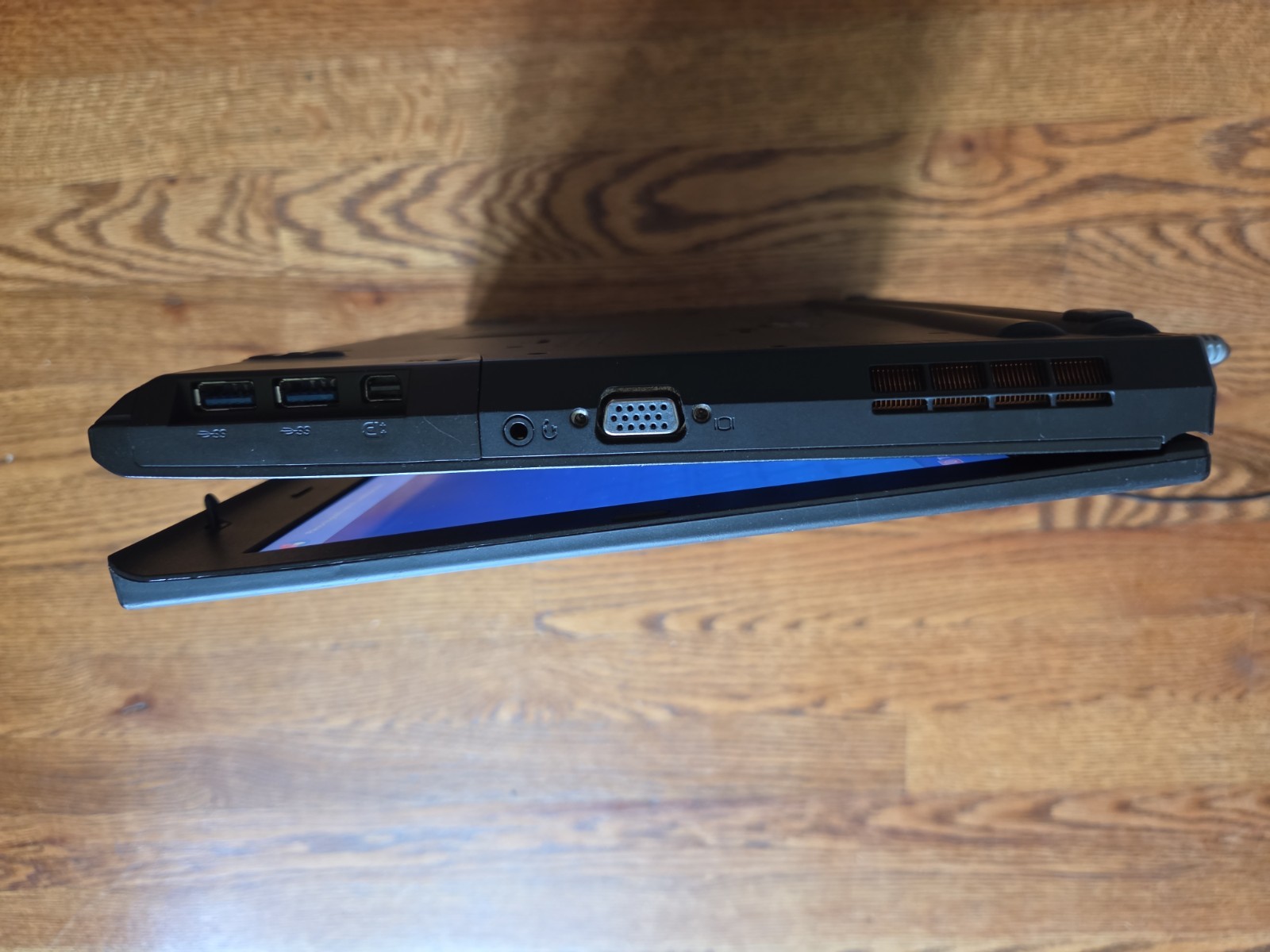Lenovo ThinkPad T430 i5/4GB Ram/320 GB HDD. Win XP Pro. Works, For Parts.