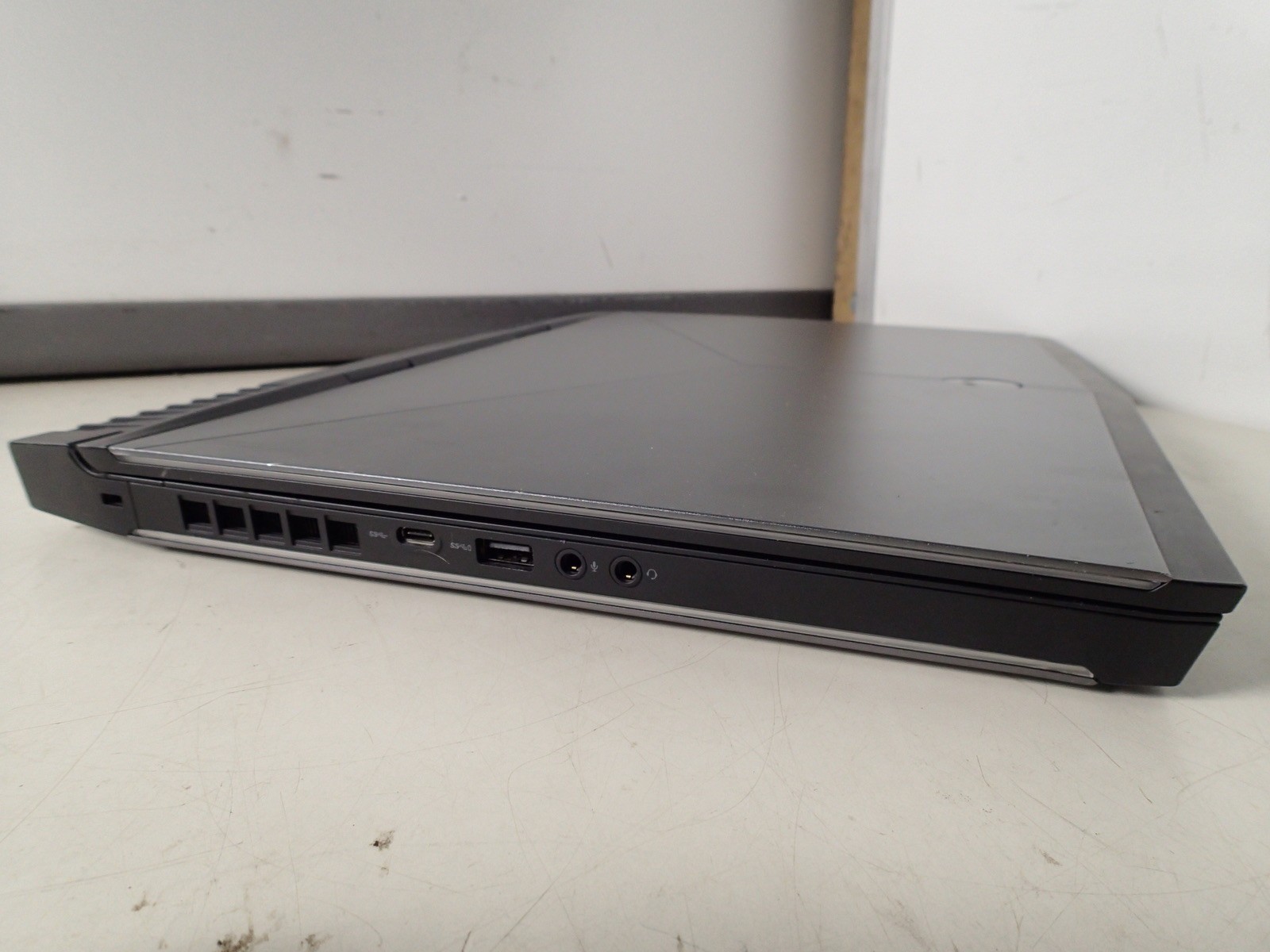 Alienware 15 R3 Intel Core i7 7700HQ 32GB RAM 512GB m.2 + 1TB 2.5″ HDD Win 11