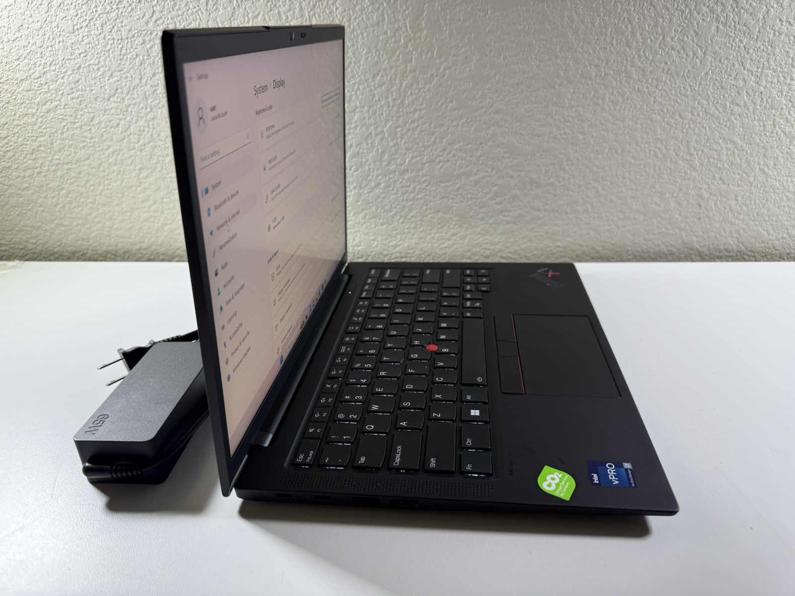 Lenovo Thinkpad X1 Carbon 11th Gen 14″ i7-1365u 16GB 512GB NVME WIN 11 FHD
