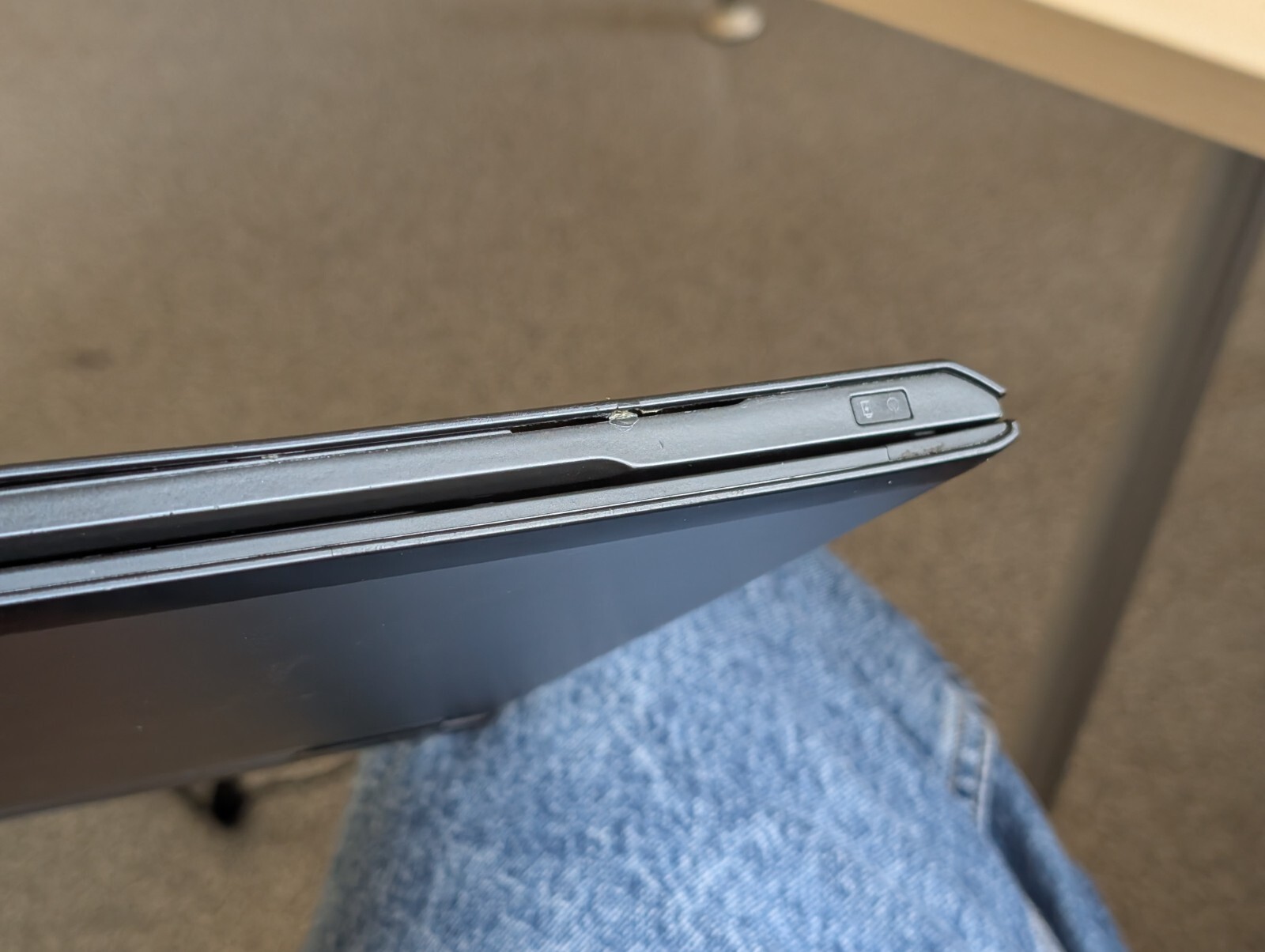 Dell Vostro V130 / Intel i3 U380 / 4GB RAM / 128GB SSD