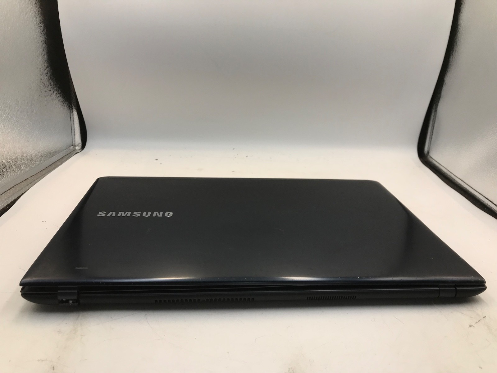 Samsung 470R Intel Core i7-3537U 2.0GHz 15″ Laptop – BROKEN HINGE/BAD KB -MZ