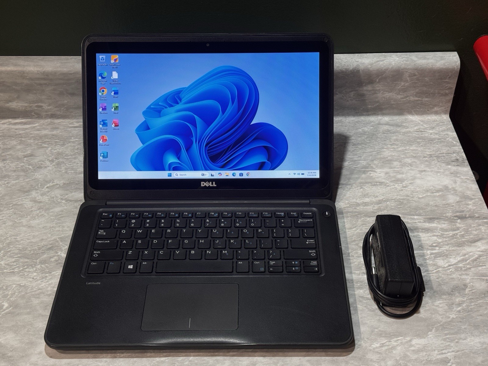 Dell Latitude 3380 Touchscreen Laptop Intel 3865U 1.8GHz 8gb RAM 256gb SSD Win11