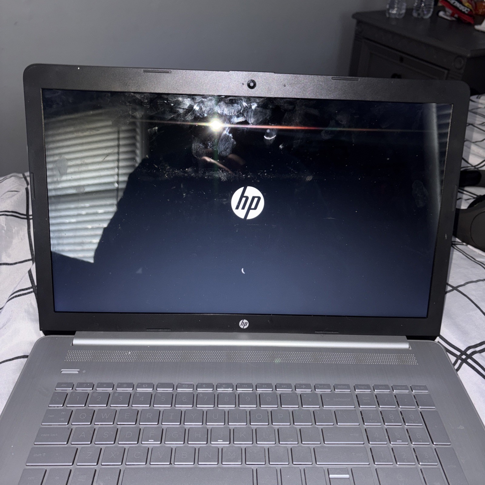 HP laptop 15-fd0xxx intel core i3 238 GB – 8 GB RAM-Message for better offers