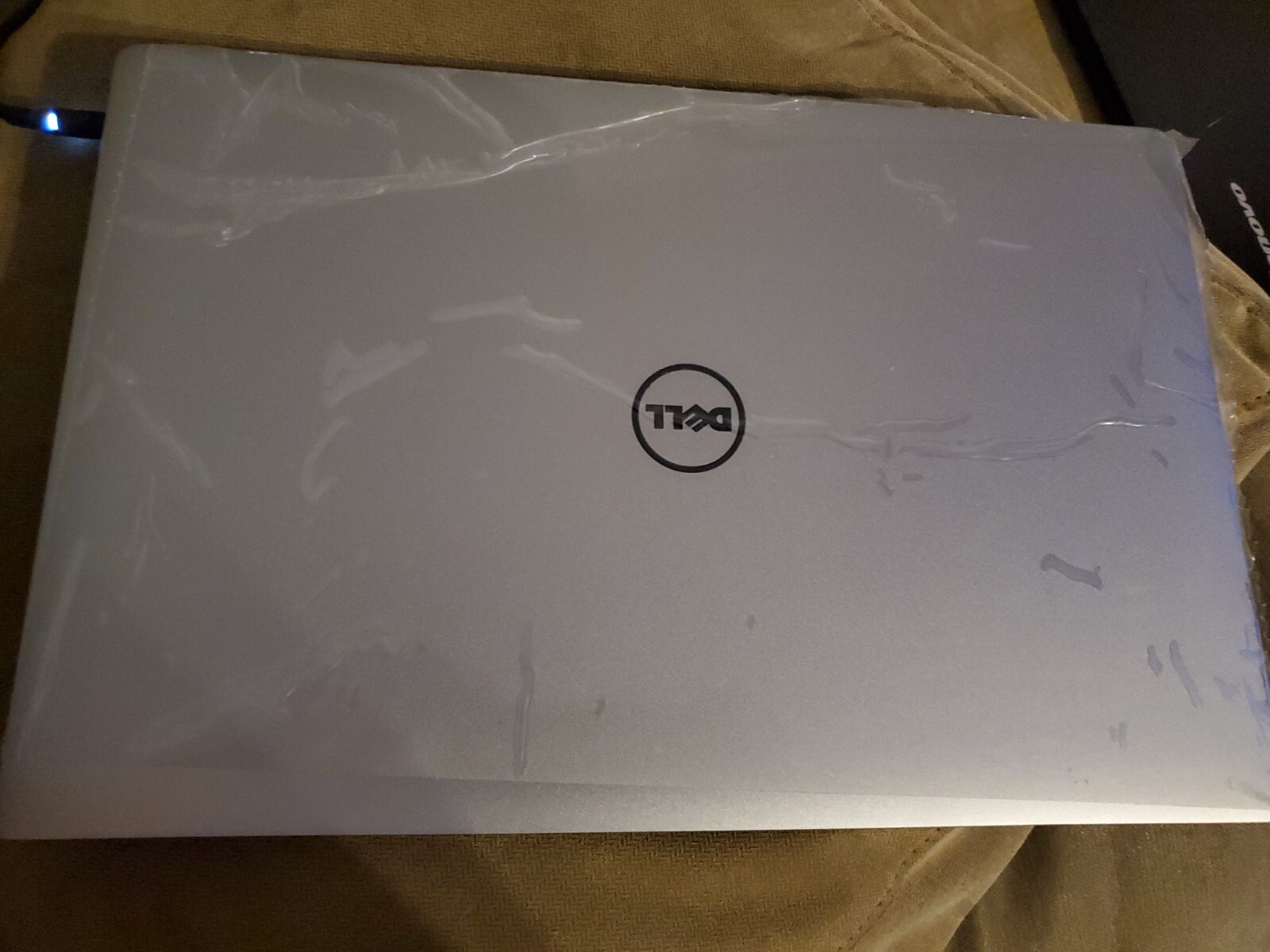 Dell XPS 15-9560 15″ Intel Core i3 7th gen 8Gb RAM 500GB, 32gb hd