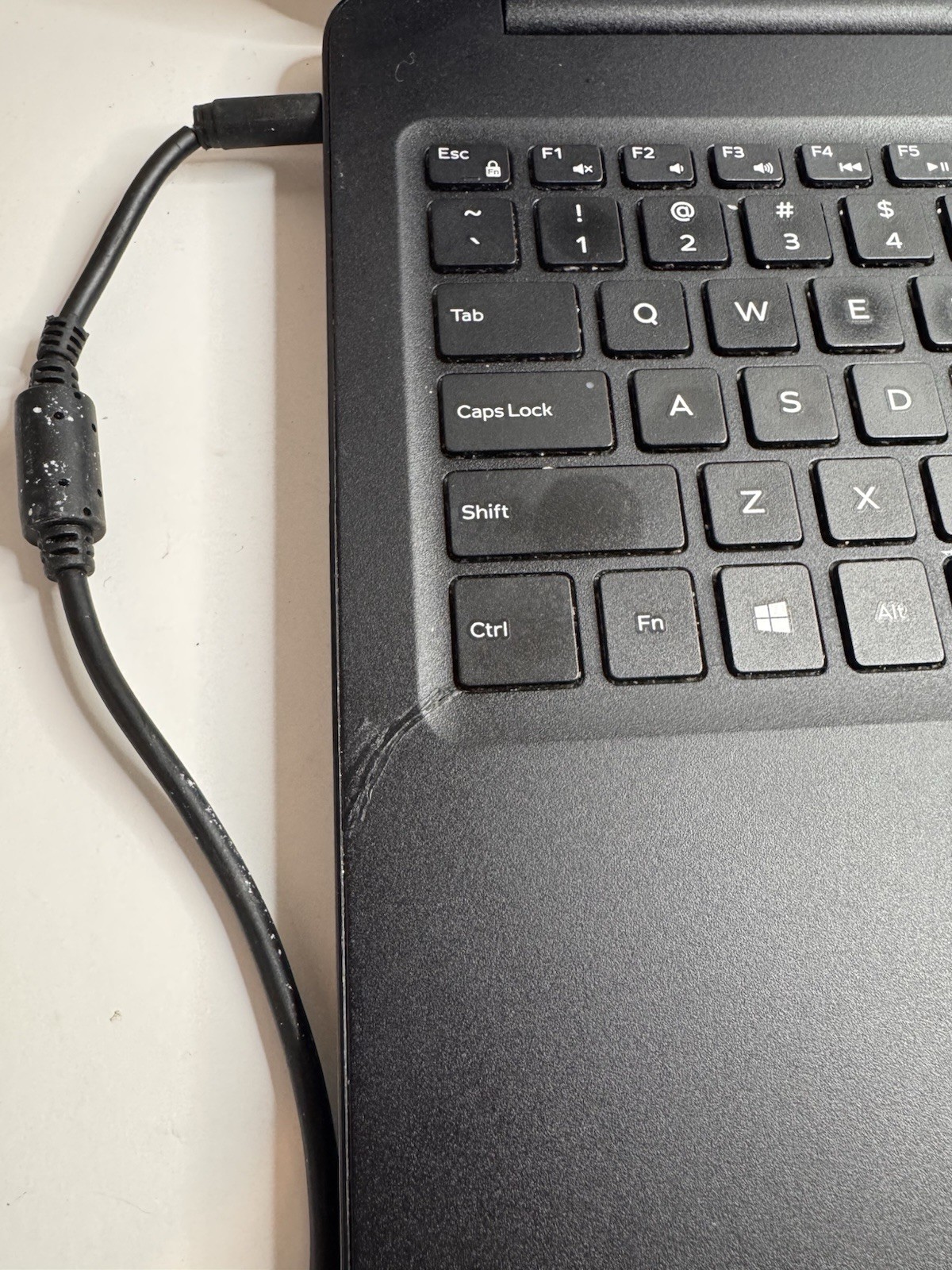 Dell Latitude 3500 15″ Laptop i5-8265U @ 1.6GHz 8GB RAM 500GB HDD Windows 11 Pro