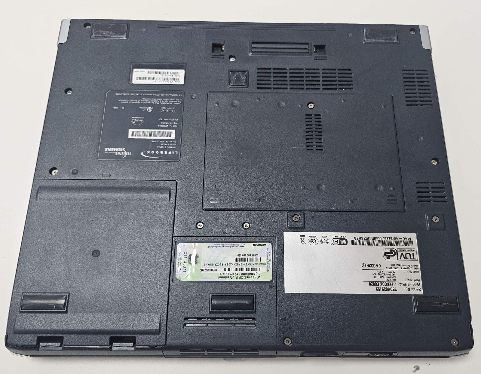 Retro Notebook Fujitsu Siemens E8020 with Windows XP Serial RS232 Parallel