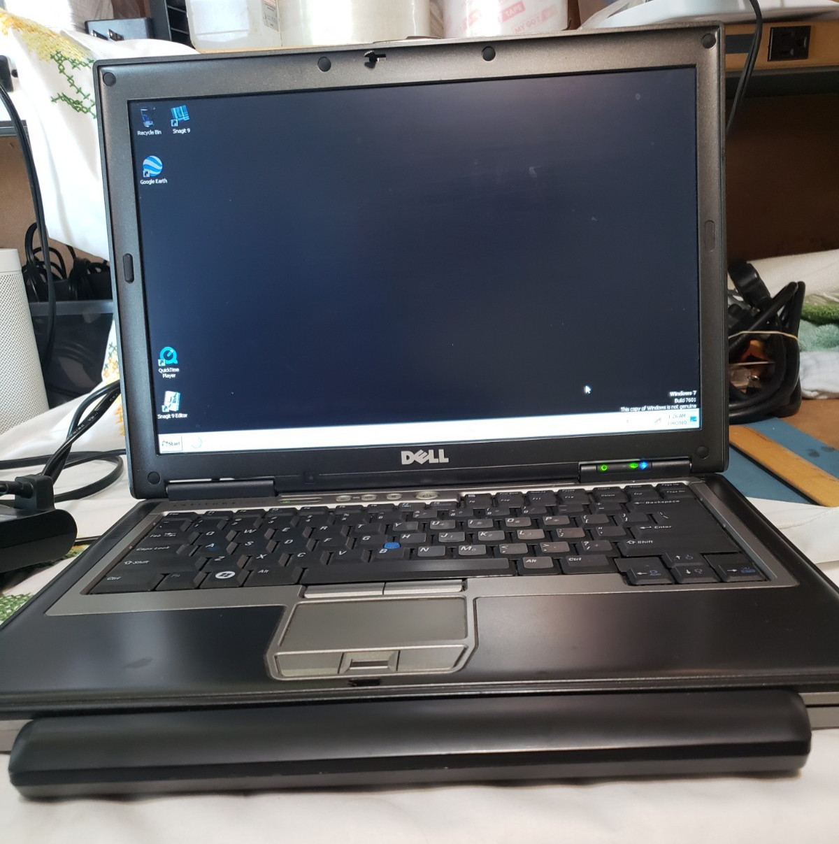 Dell Latitude D630 Laptop Windows Vista WiFi Serial port DVD/CD Works SEE Pics