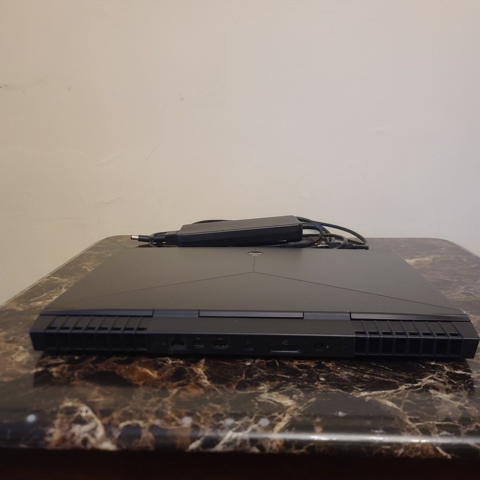ALIENWARE 15 R4 GAMING LAPTOP CORE i5-8300H 16GB RAM GTX 1060 128GB NVMe 1TB HDD