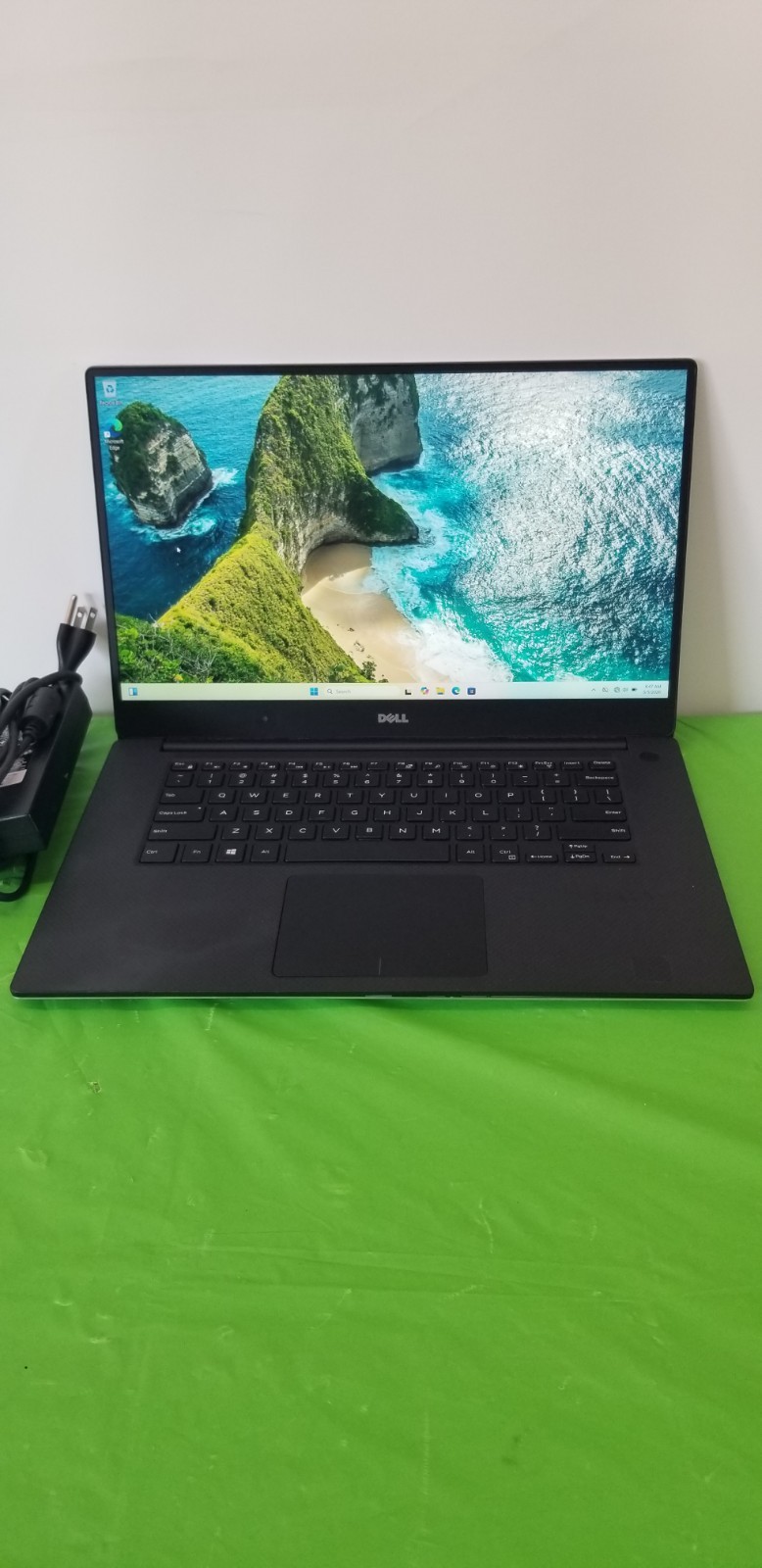 Dell XPS 15 9570, Intel Core i7-8750H @ 2.2GHz, 32GB RAM, 512GB SSD,WIN 11 Pro,