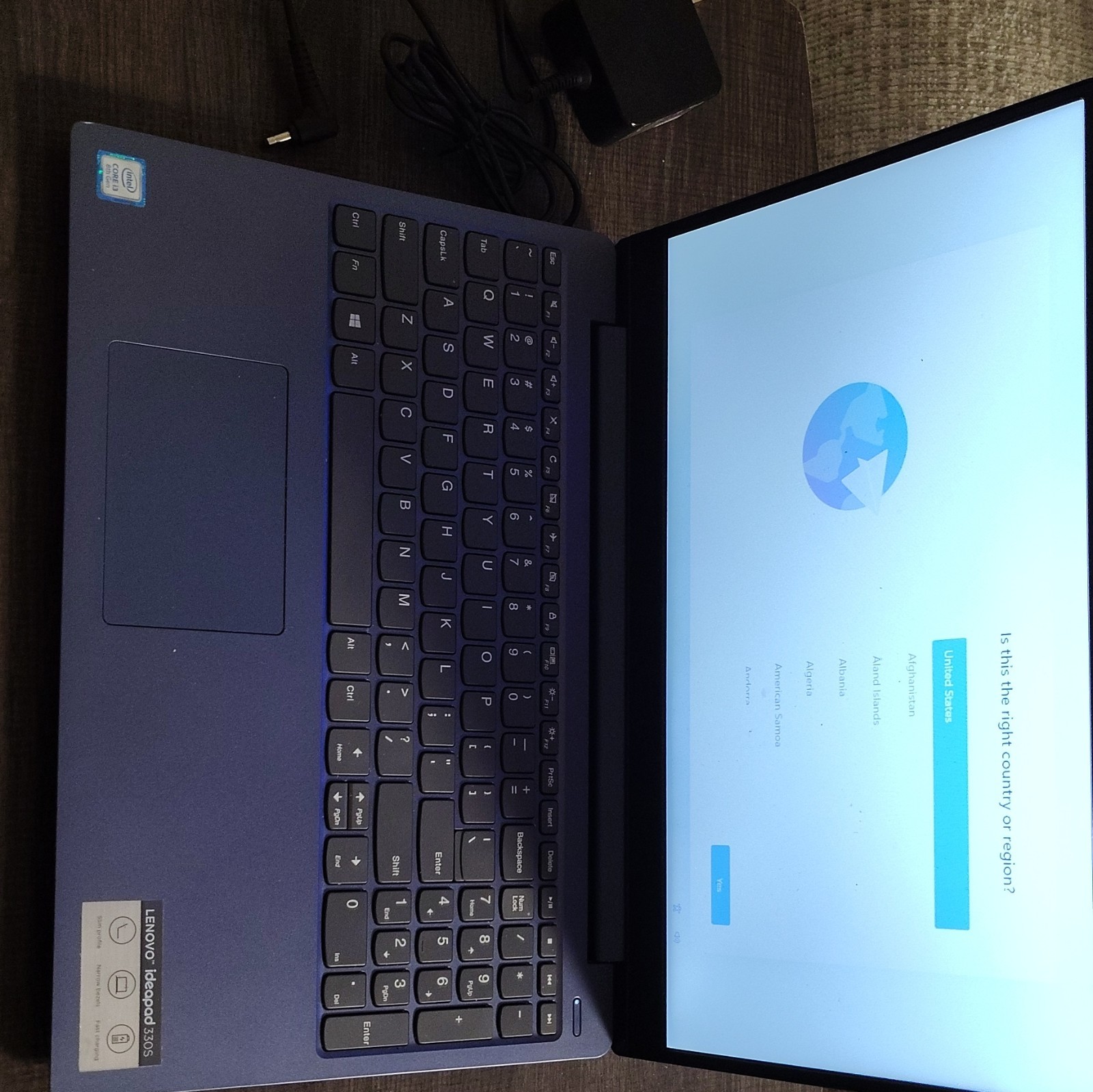 Lenovo IdeaPad 330S-15IKB 15.6” i3-8130U 8GB 128GB SSD