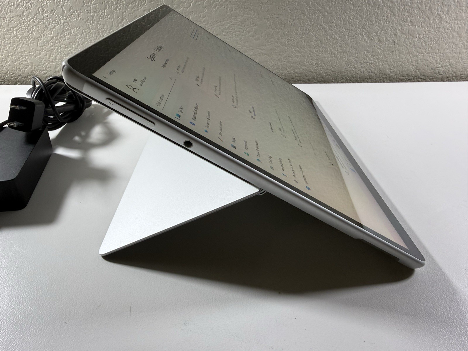 Microsoft Surface Pro 8 (1982) i5-1145G7 – 16GB RAM – 256GB 120Hz – Win 11 Pro