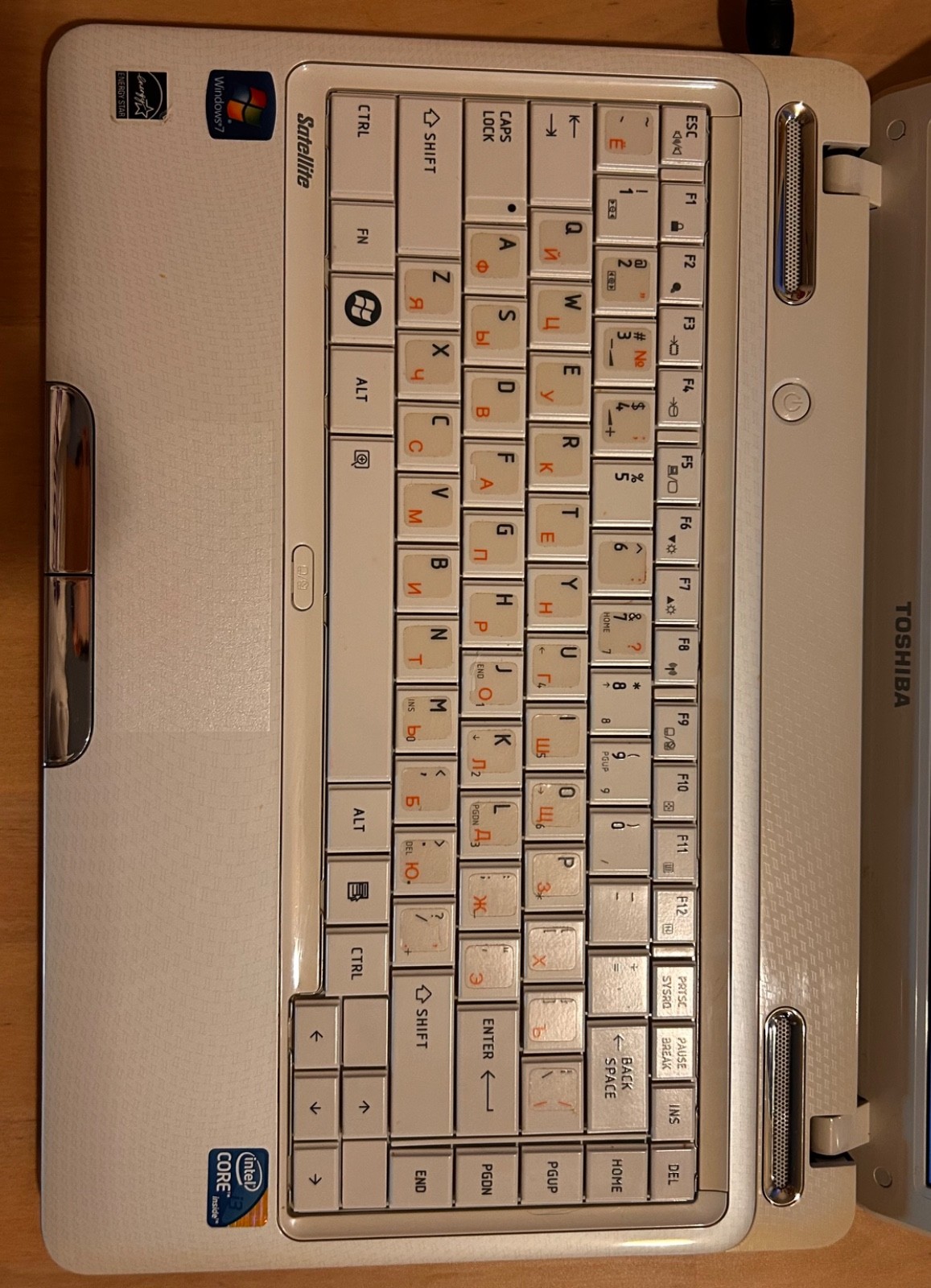 Toshiba Satellite L630 13 in, Intel core i3, M370 @2.4 Hz, 4GB RAM, working