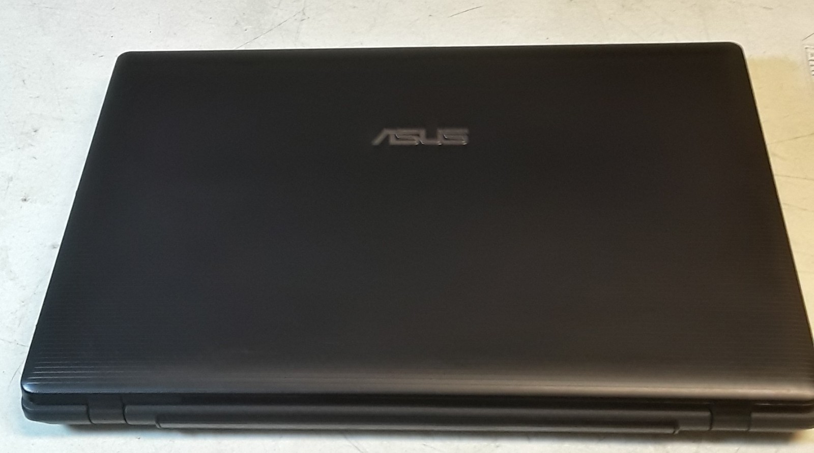 Windows 10 MINT ASUS F75A 17.3″ Intel Core i3 2.30GHz 8GB RAM 500GB and Charger