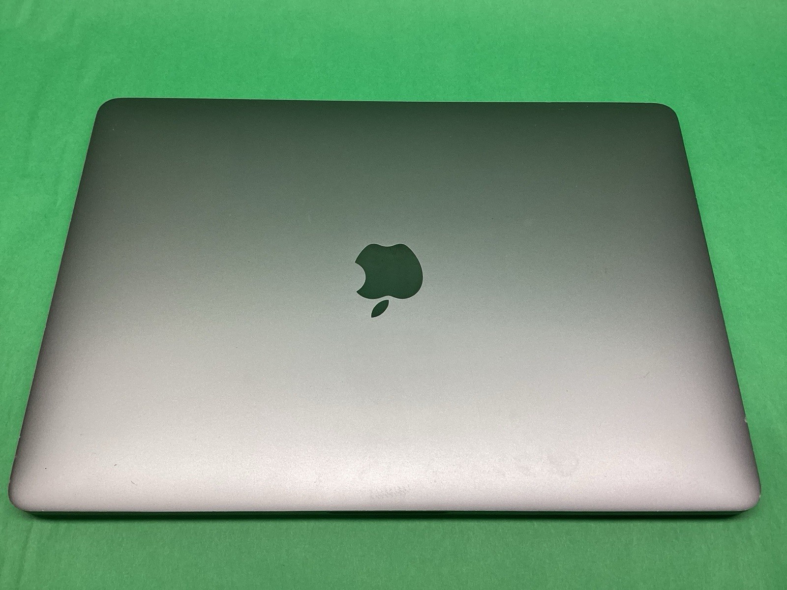 Apple Mid 2017 MacBook Pro A1708 – 13” Laptop – BROKEN SCREEN – BOOTS TO SETUP