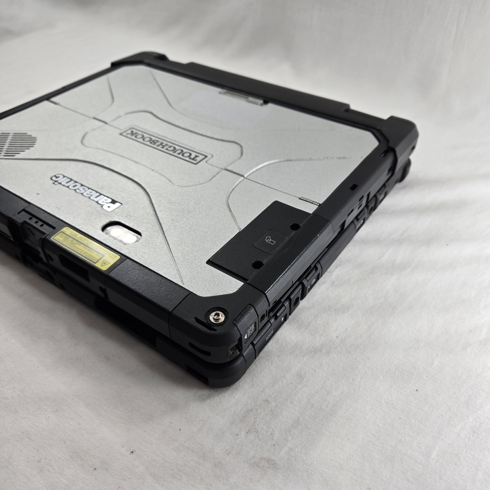 Panasonic Toughbook CF-33 i5-7300U 2.6GHz 256GB SSD 16GB Ram 4G – GPS – Grade B
