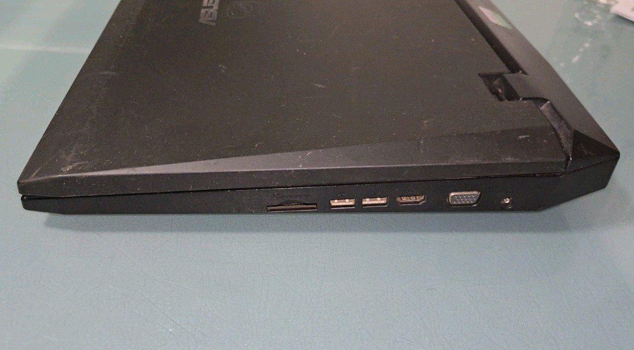 ASUS G73Jh Gaming Laptop – i7 – 6GB Ram – Radeon HD 5800 – 640GB HDD READ!!