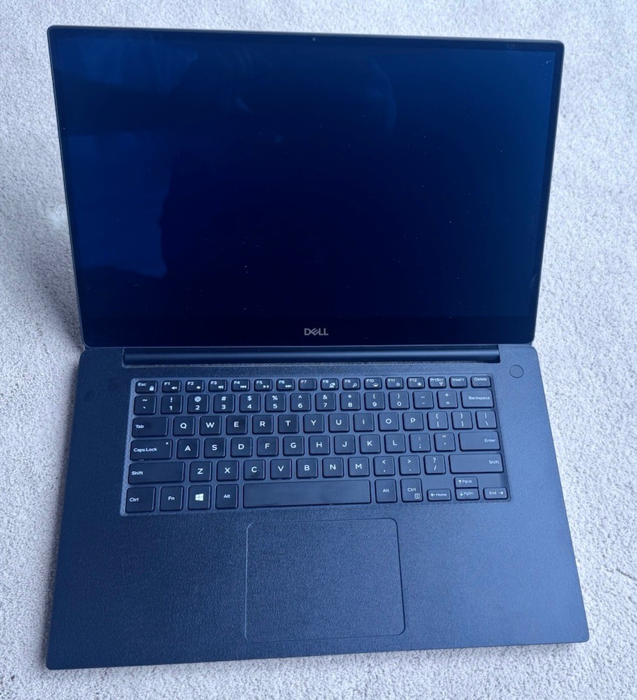 Dell XPS 15 7590, 4k OLED, GTX 1650, i7-9750H, 64GB DDR4 1TB SSD