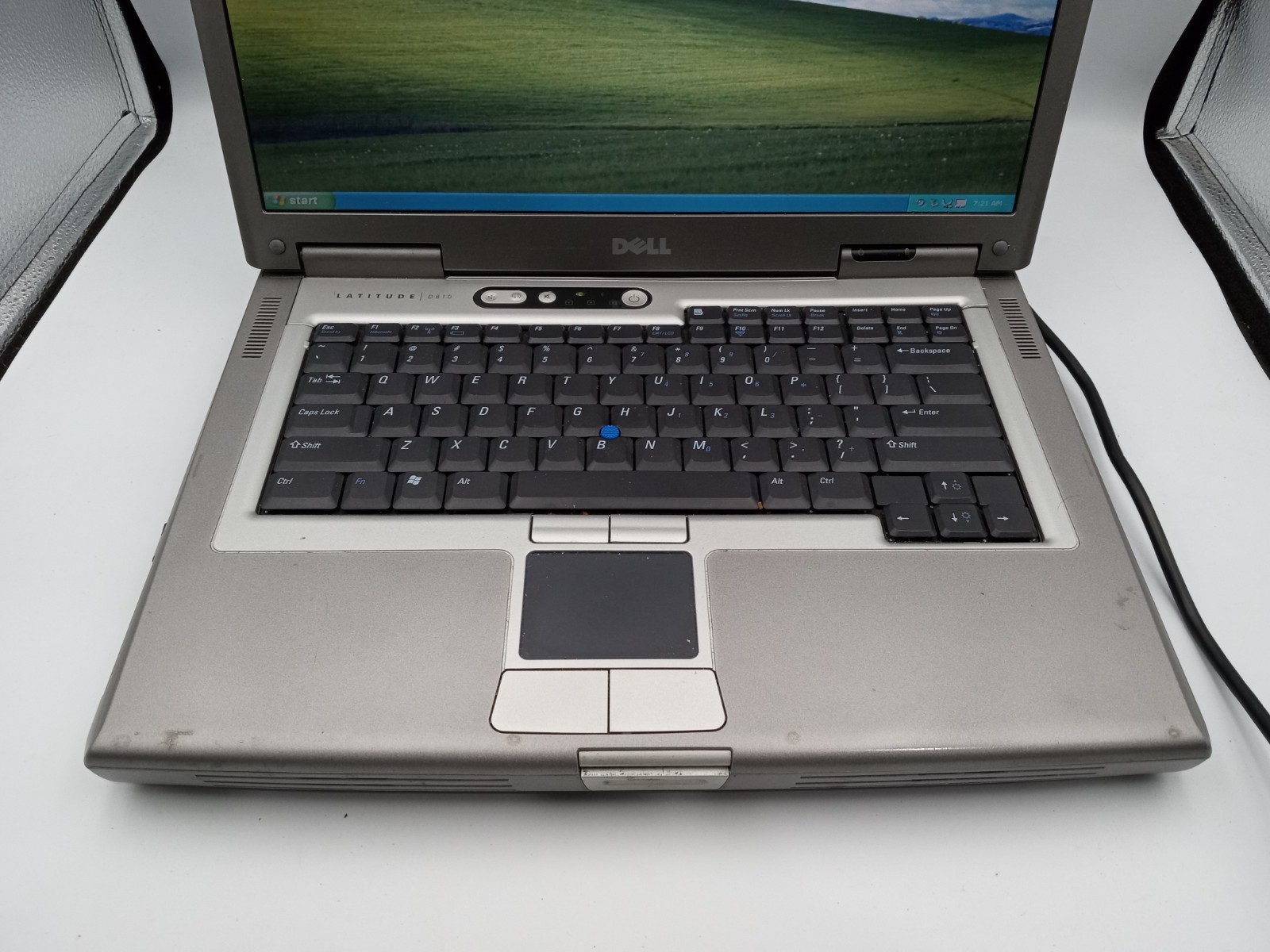 Dell Latitude D810 Intel Pentium 2GB RAM 60GB HDD Windows XP – READ -RR
