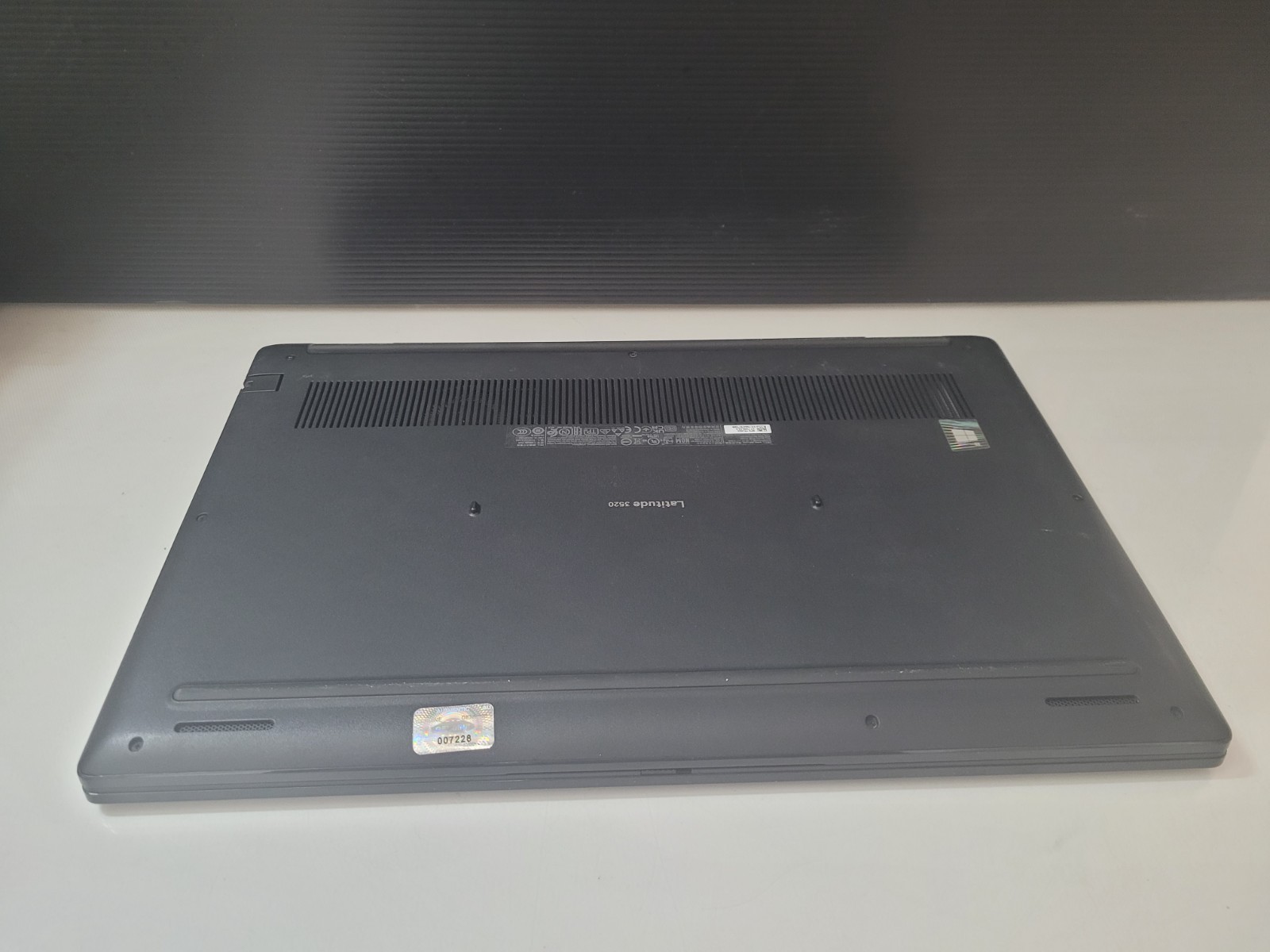 Dell Latitude 3520 Core 15-1135G7 2.4Ghz 16GB 256GB SSD 15.6″ Laptop Win 11 Pro