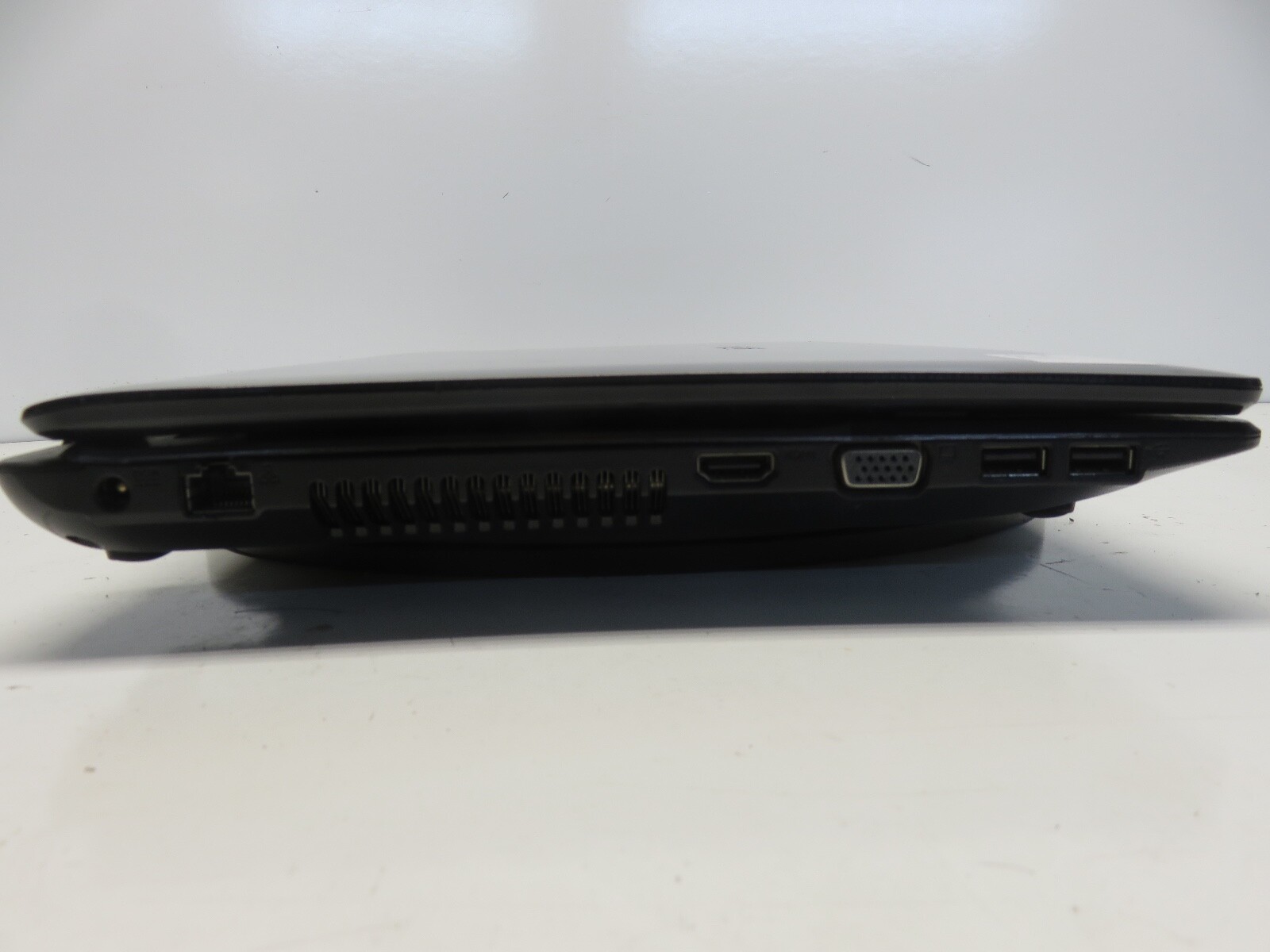 Asus A53U AMD Brazos Dual Core C50 1.33GHz 3 GB NO HDD No Batt