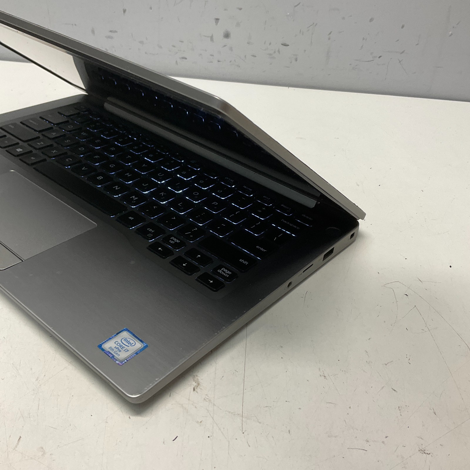 Dell Latitude 7400 14″ Core i7-8665U 1.9GHz 8GB RAM 256GB SSD Windows 11 Pro