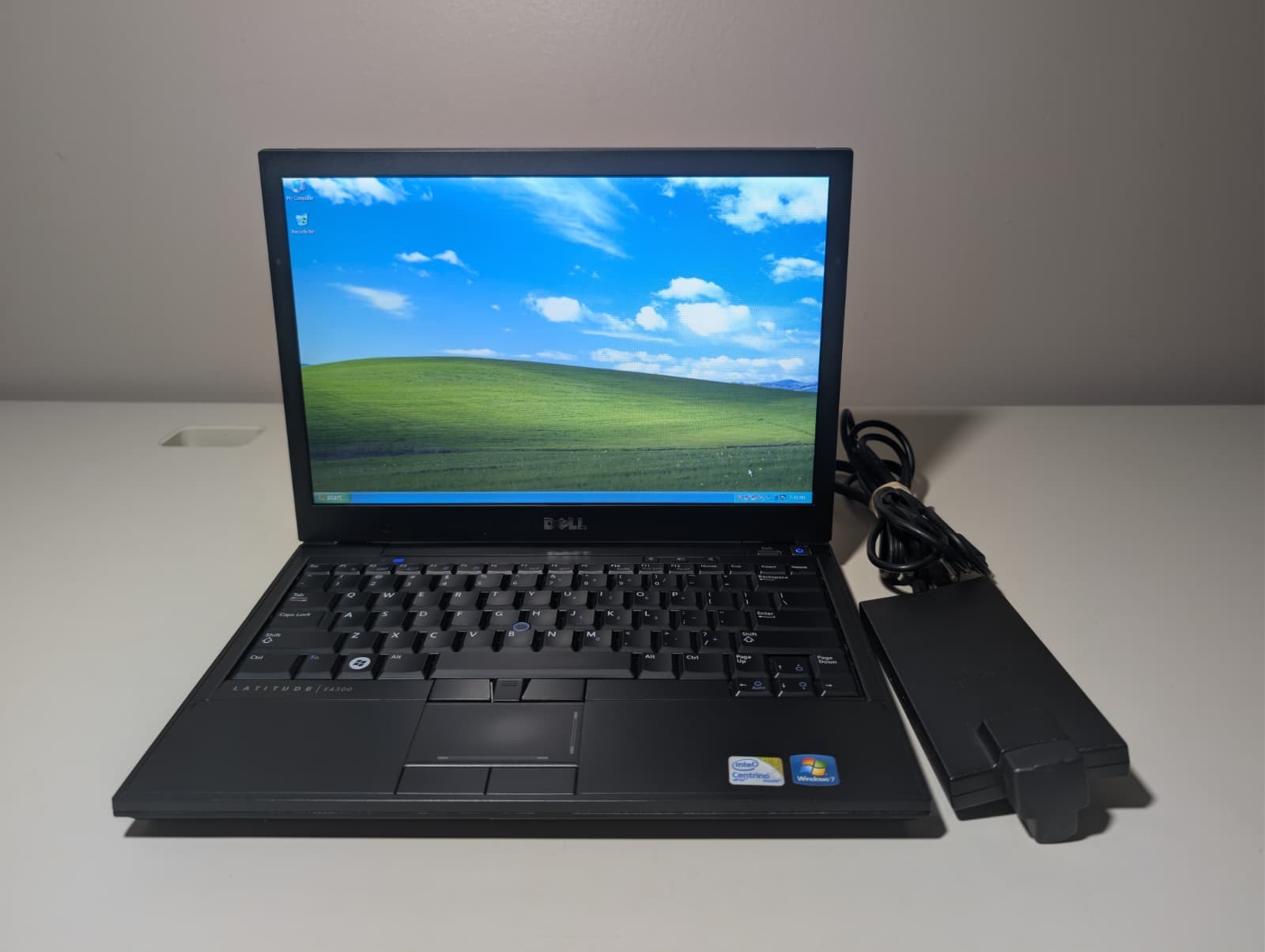 Dell Latitude E4300 | C2D 2GB RAM 160GB HDD | Win XP Pro 32-Bit | DVD+RW