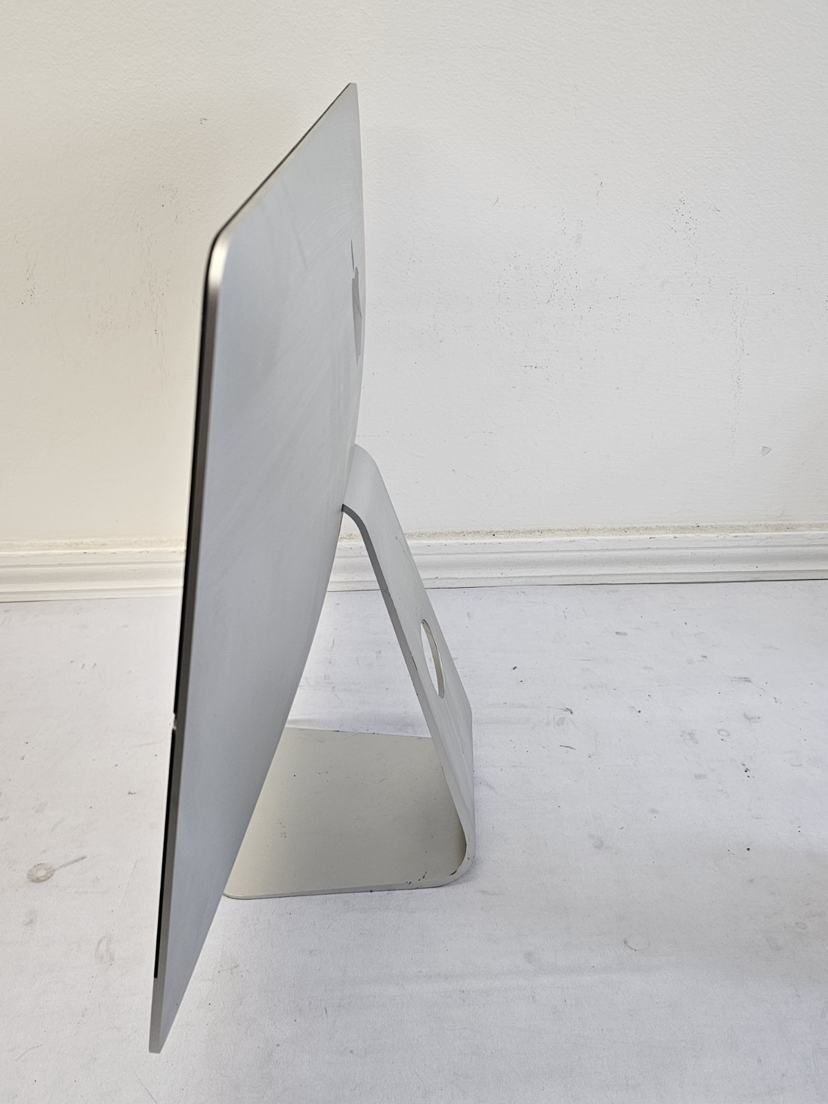 Apple iMac A1418 21.5″ 2017 – i7-7700 – 8GB RAM – 1TB HDD – Mac OS Ventura READ