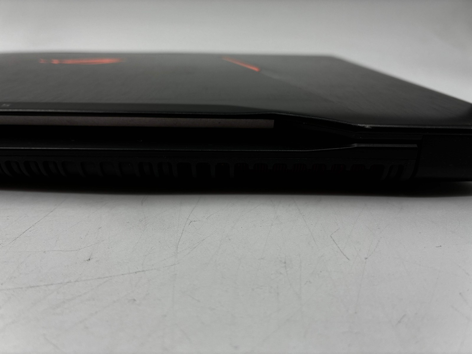 ASUS ROG Strix GL702V 17.3″ i7-6700HQ 12GB GTX 1060 SSD HDD Gaming Laptop Used