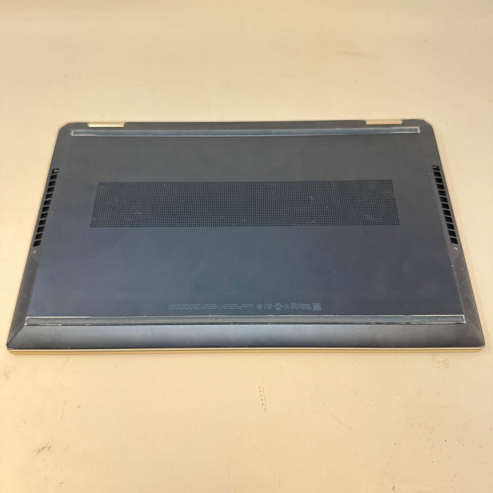 HP Spectre 15T-EB100 15.6″ i7-1165G7 2.8GHz 16GB RAM 256GB SSD