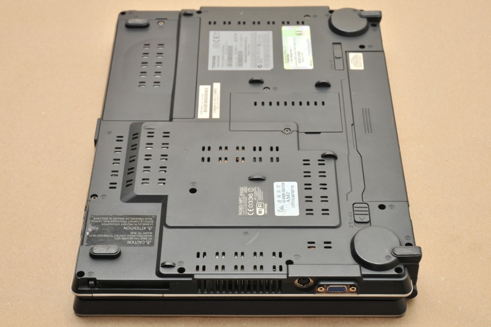 Toshiba Qosmio F25-AV205 Pentium M GeForce 6600 Go 64GB SSD 1GB RAM NO OS