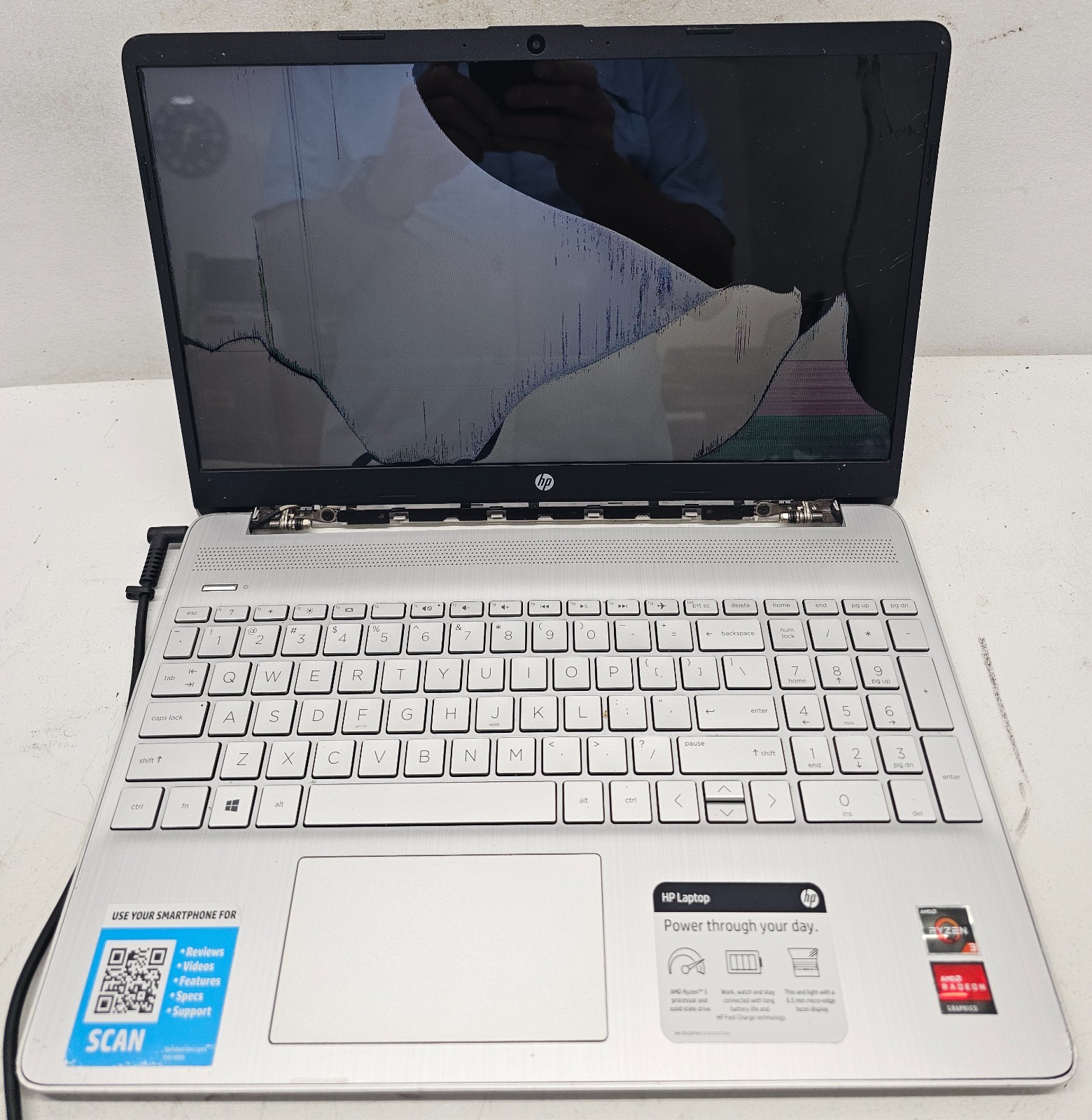HP 15-ef1072NR 15.6″ Laptop AMD Ryzen 3 3250U 8GB Ram NO HD/OS (FL)