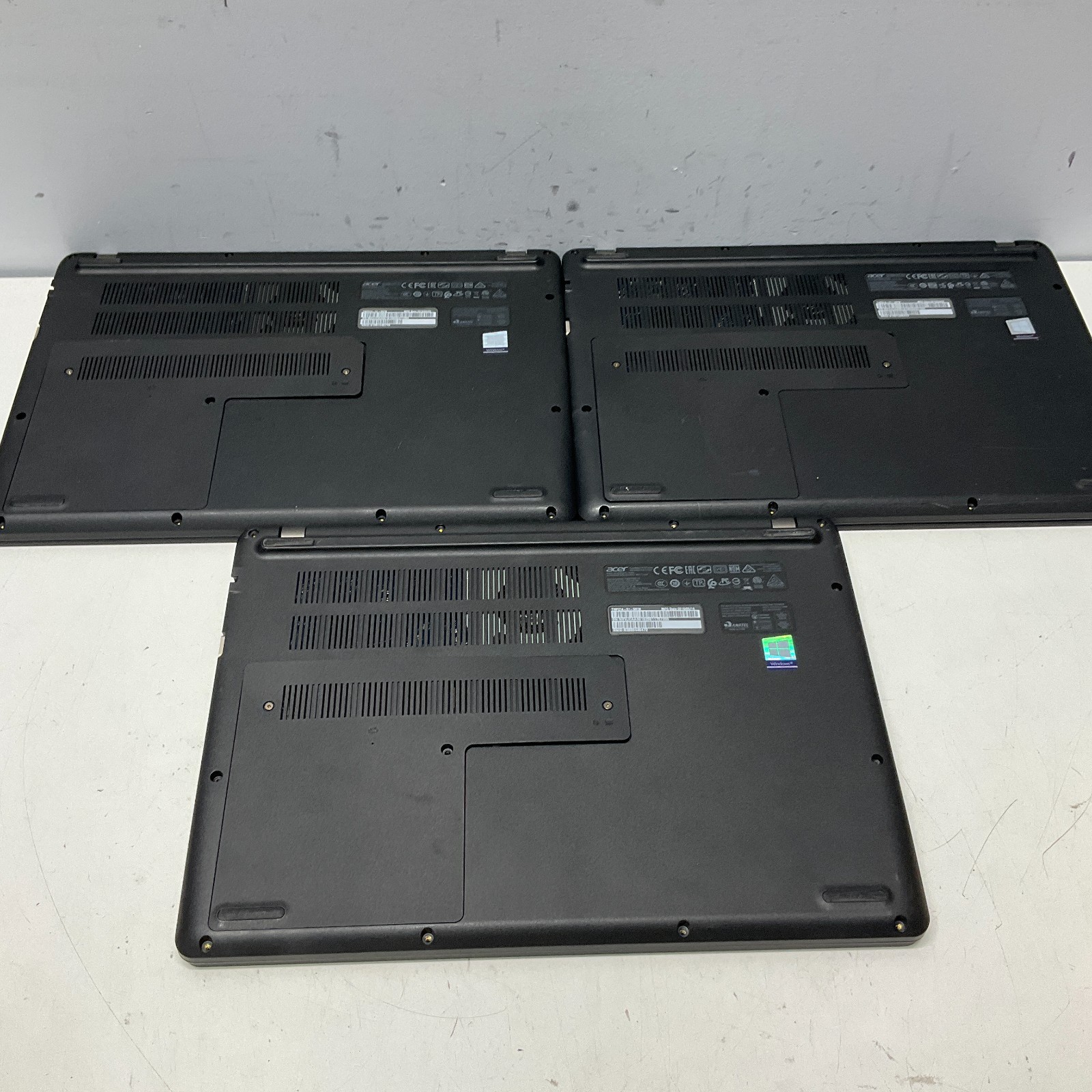 Lot of 3 Acer TravelMate P214-51 14″ Intel Core i5-8250U Laptops FOR PARTS ONLY