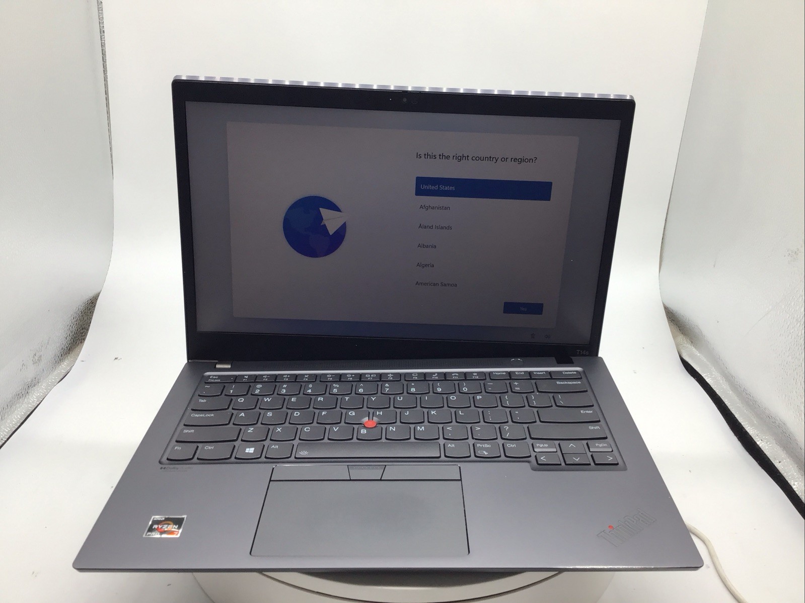 Lenovo ThinkPad T14s G2 14″ Laptop Ryzen 7 PRO 5850U 16GB RAM 512GB SSD W11P U R